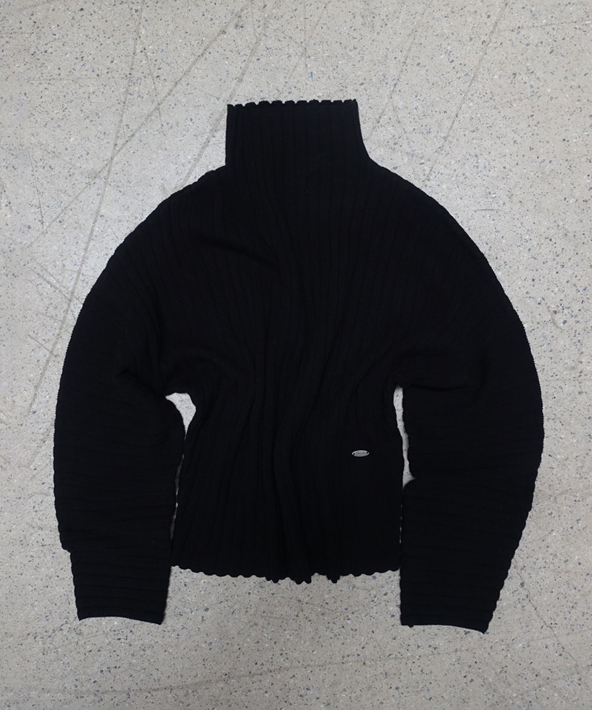 모산(MOSAN) RIBBED OVERFIT TURTLENECK KNIT (BLACK)