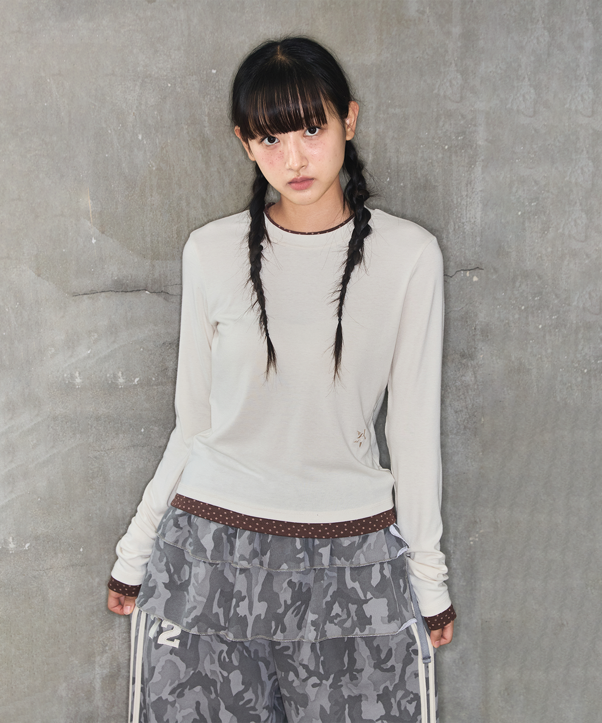 잇자바이브(ITZAVIBE) CAMO LAYERED WRAP SHORT SKIRT - KHAKI