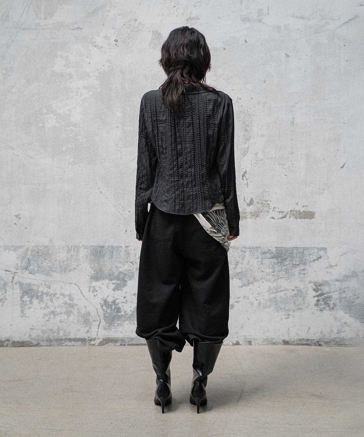 모산(MOSAN) WRINKLE STANDARD-FIT SHIRT (BLACK)