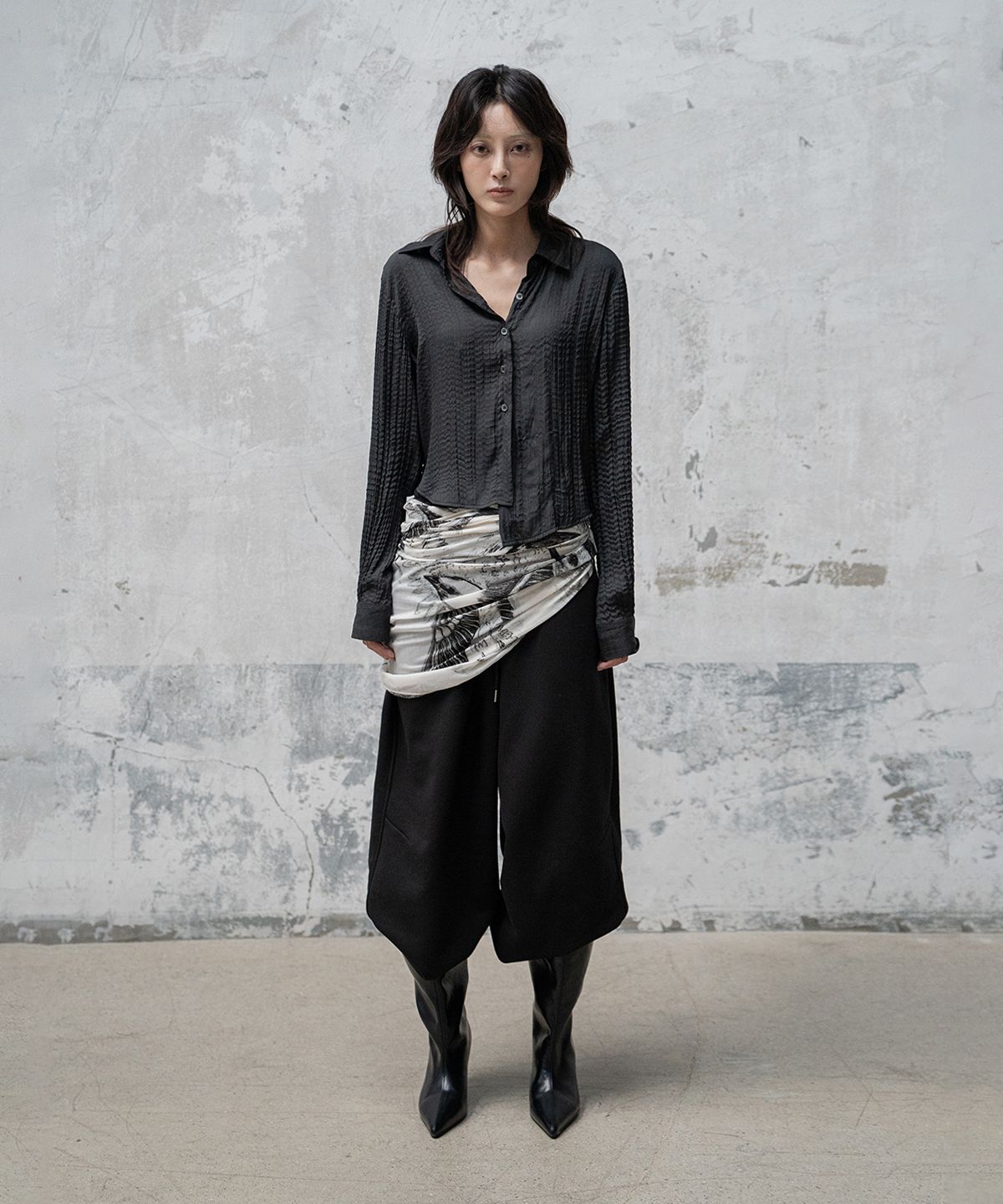 모산(MOSAN) WRINKLE STANDARD-FIT SHIRT (BLACK)