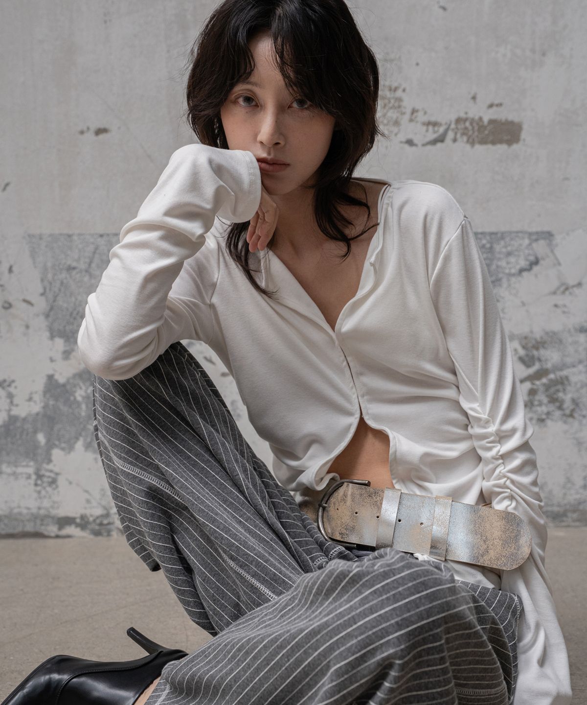 모산(MOSAN) HOOK SLEEVE RUCHED CARDIGAN (IVORY)