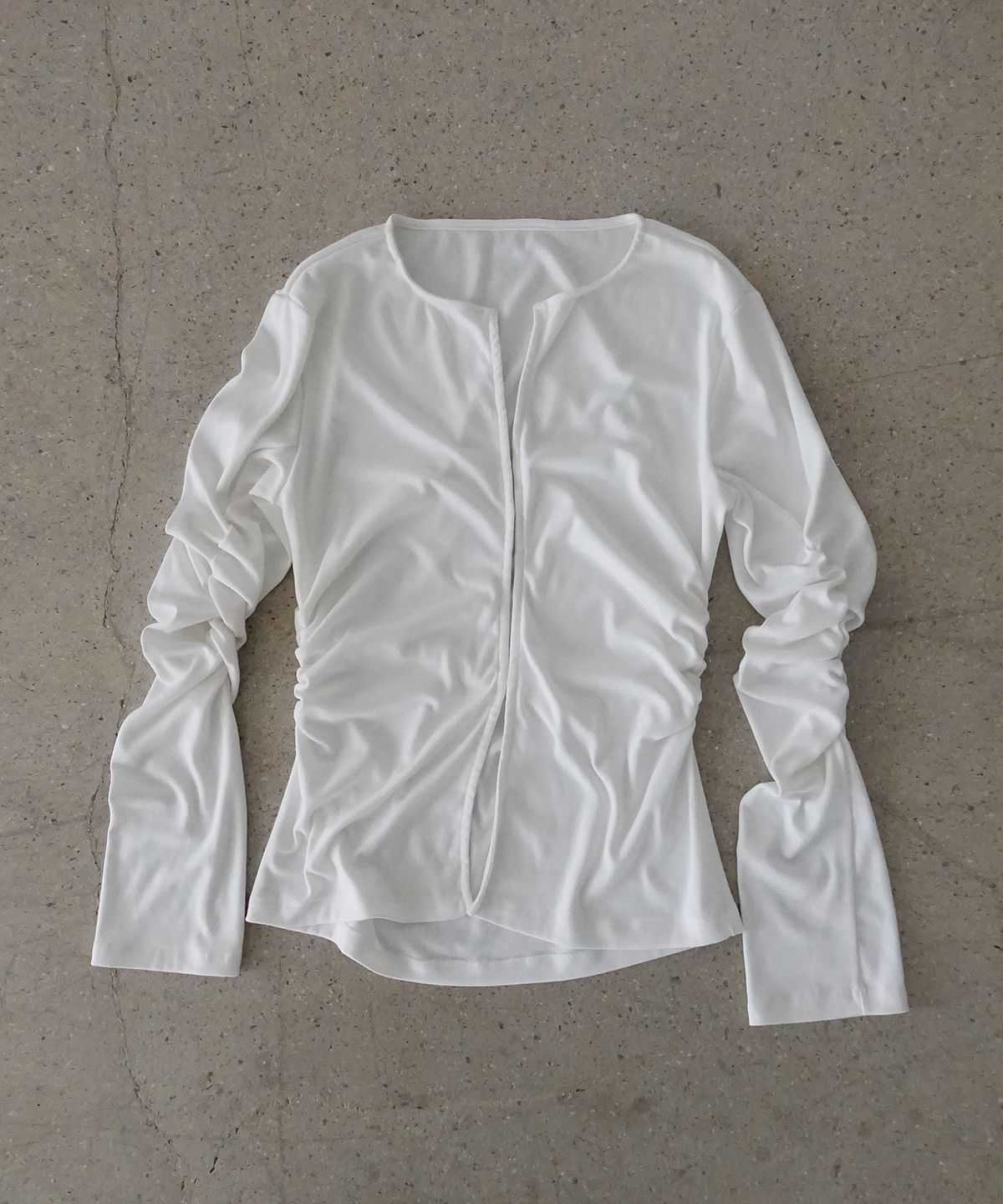 모산(MOSAN) HOOK SLEEVE RUCHED CARDIGAN (IVORY)