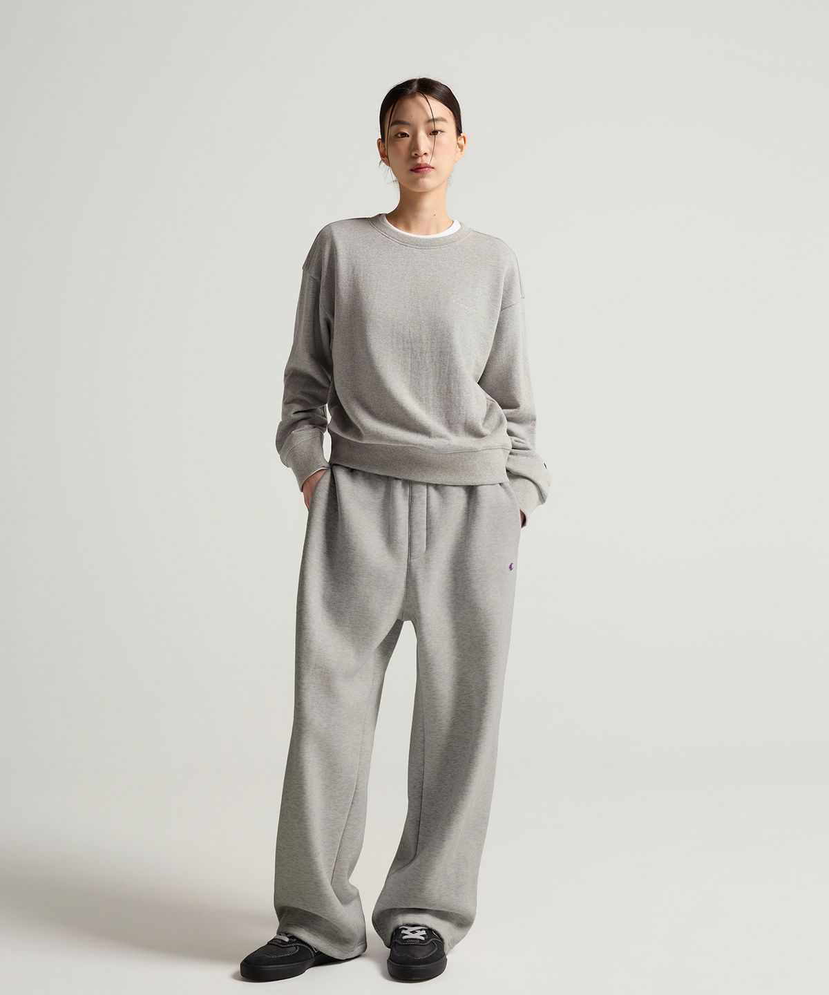챔피온(CHAMPION) 여성 C로고 릴렉스핏 기모 스웨트 팬츠 Grey