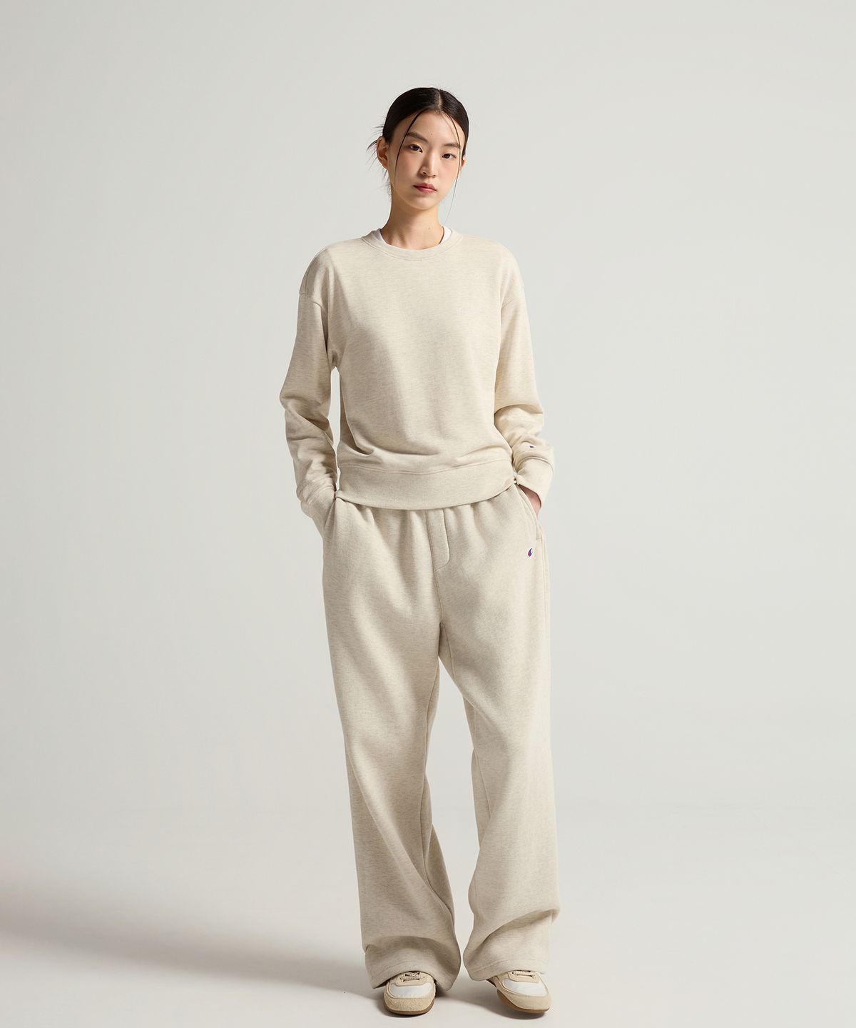 챔피온(CHAMPION) 여성 C로고 릴렉스핏 기모 스웨트 팬츠 Oatmeal