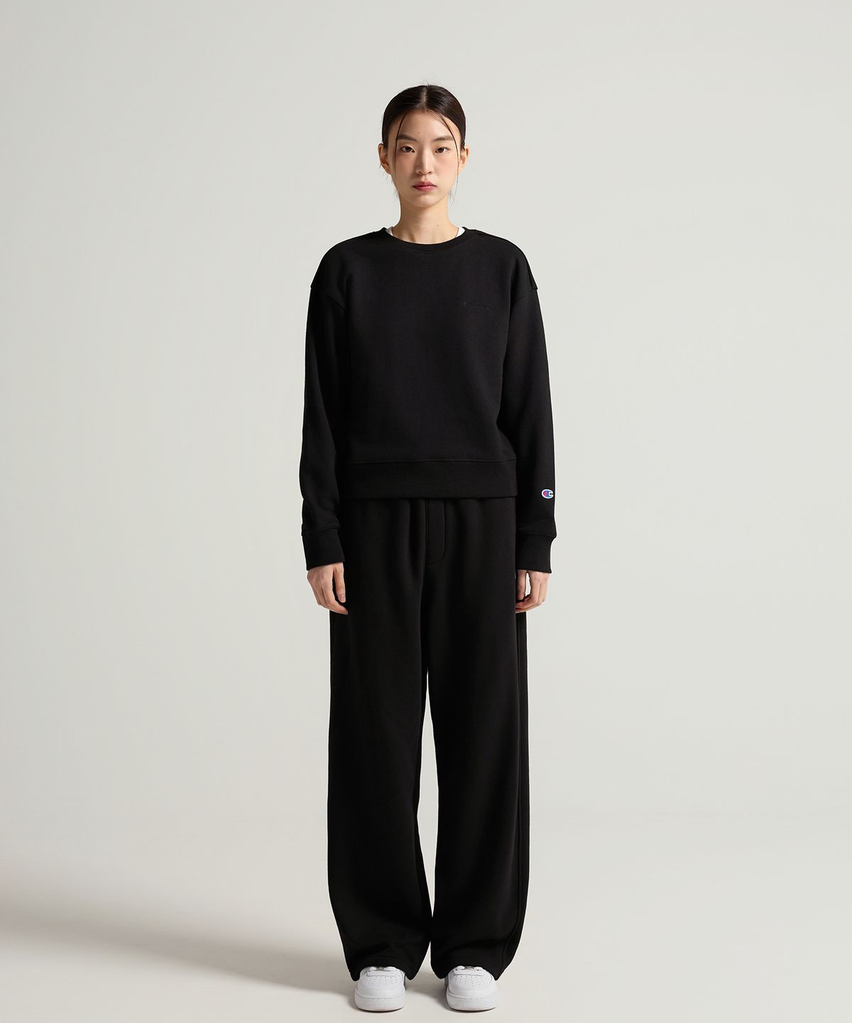 챔피온(CHAMPION) 여성 C로고 릴렉스핏 기모 스웨트 팬츠 Black
