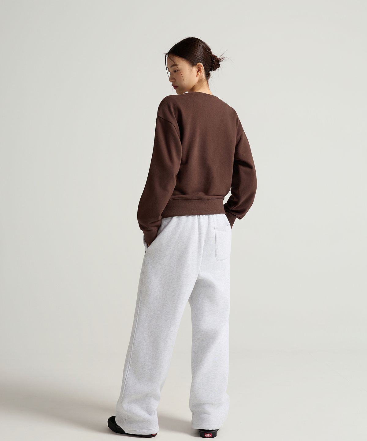 챔피온(CHAMPION) 여성 C로고 릴렉스핏 기모 스웨트 팬츠 Light Grey