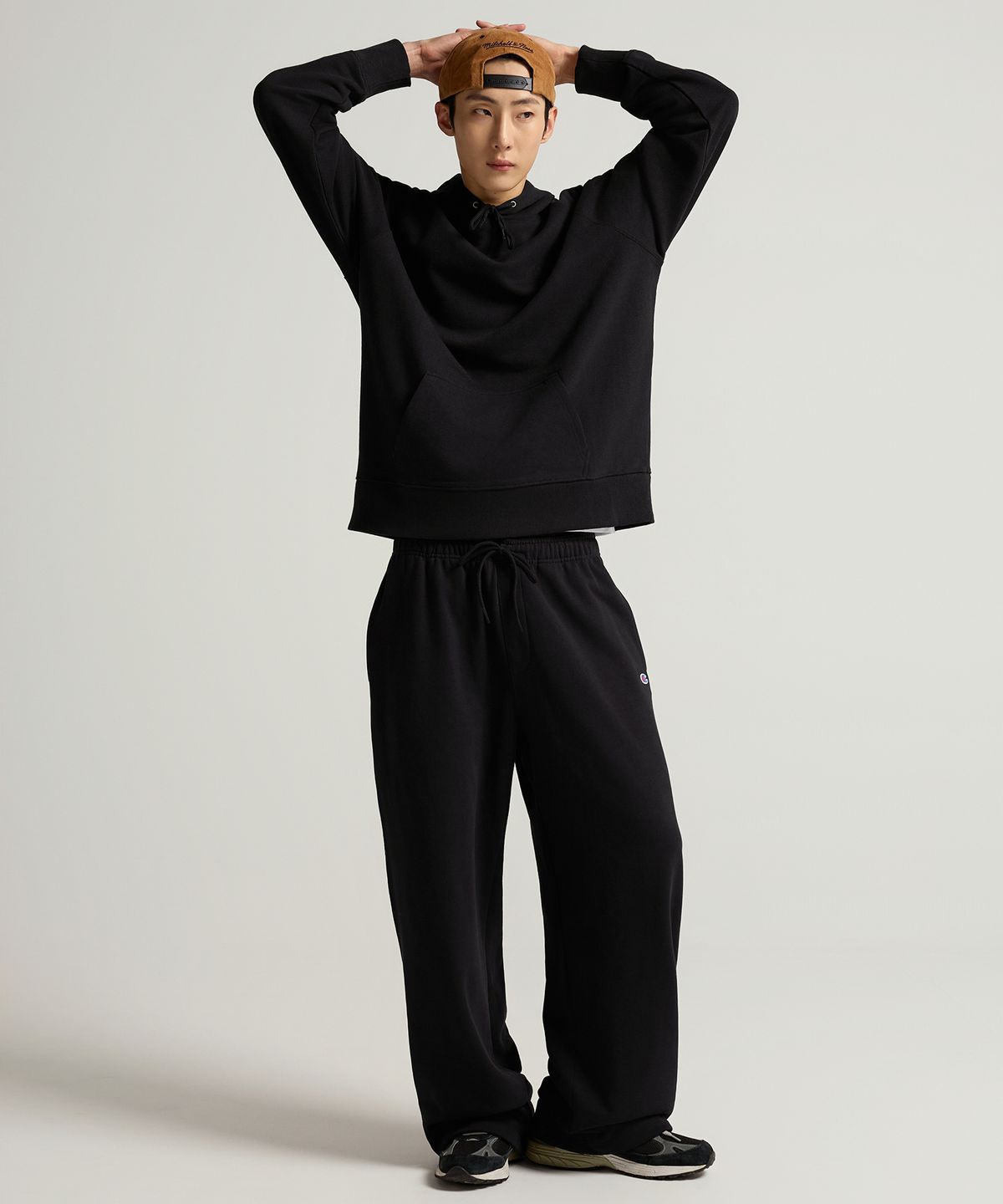 챔피온(CHAMPION) C로고 와이드핏 스웨트 팬츠 Black
