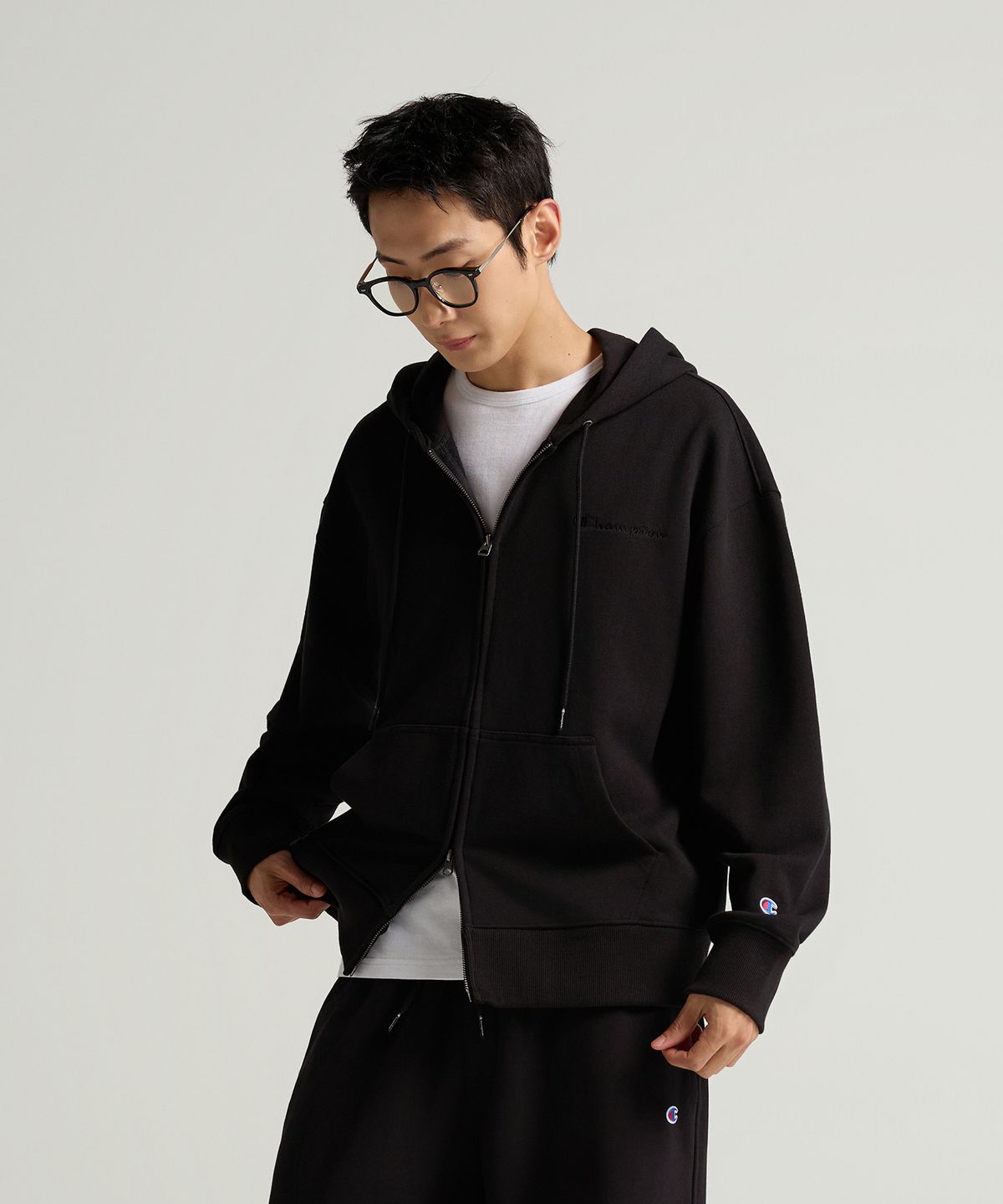 챔피온(CHAMPION) 스몰 로고 루즈핏 후드 집업 Black