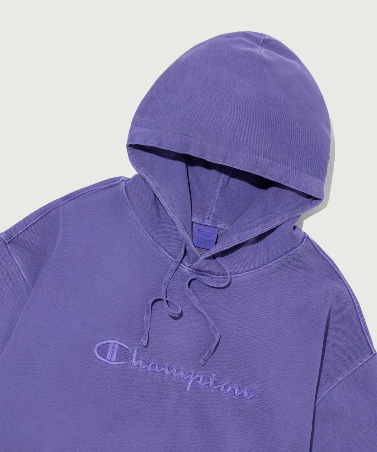 챔피온(CHAMPION) 빅 로고 피그먼트 오버핏 후드 티셔츠 Purple