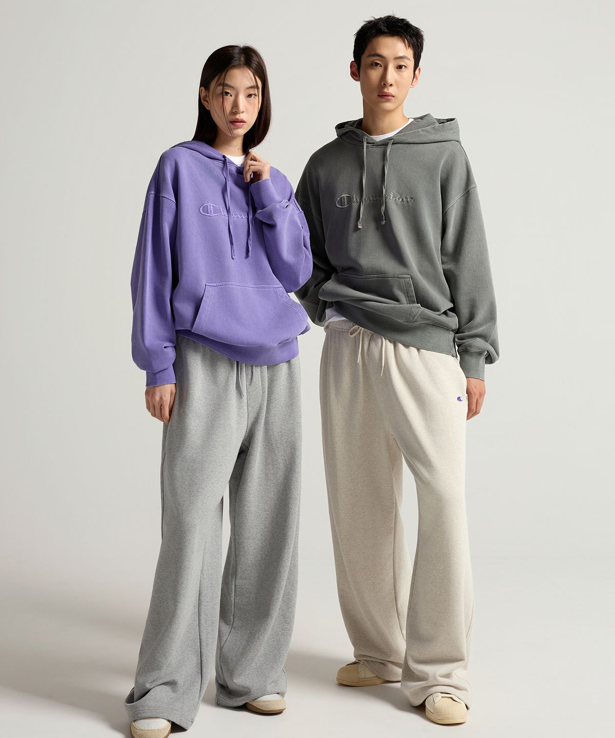 챔피온(CHAMPION) 빅 로고 피그먼트 오버핏 후드 티셔츠 Green