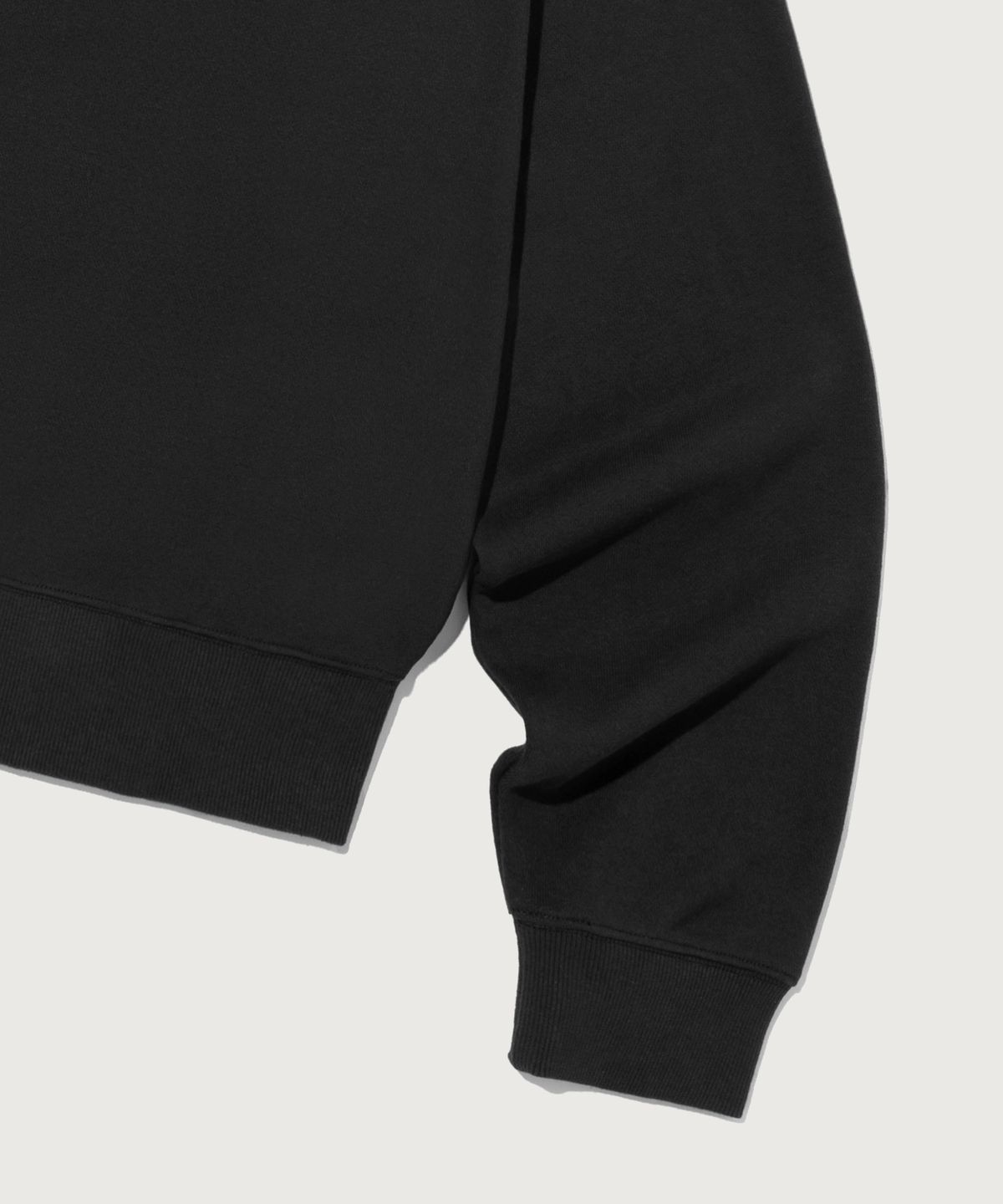 챔피온(CHAMPION) 여성 스몰 로고 레귤러핏 스웨트셔츠 Black