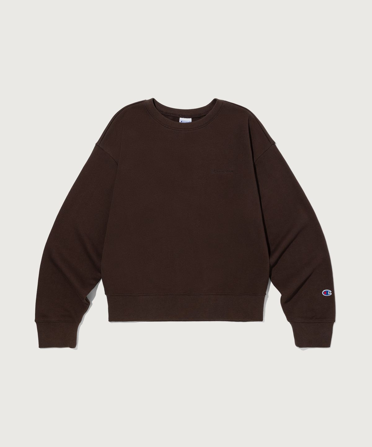 챔피온(CHAMPION) 여성 스몰 로고 레귤러핏 스웨트셔츠 Brown
