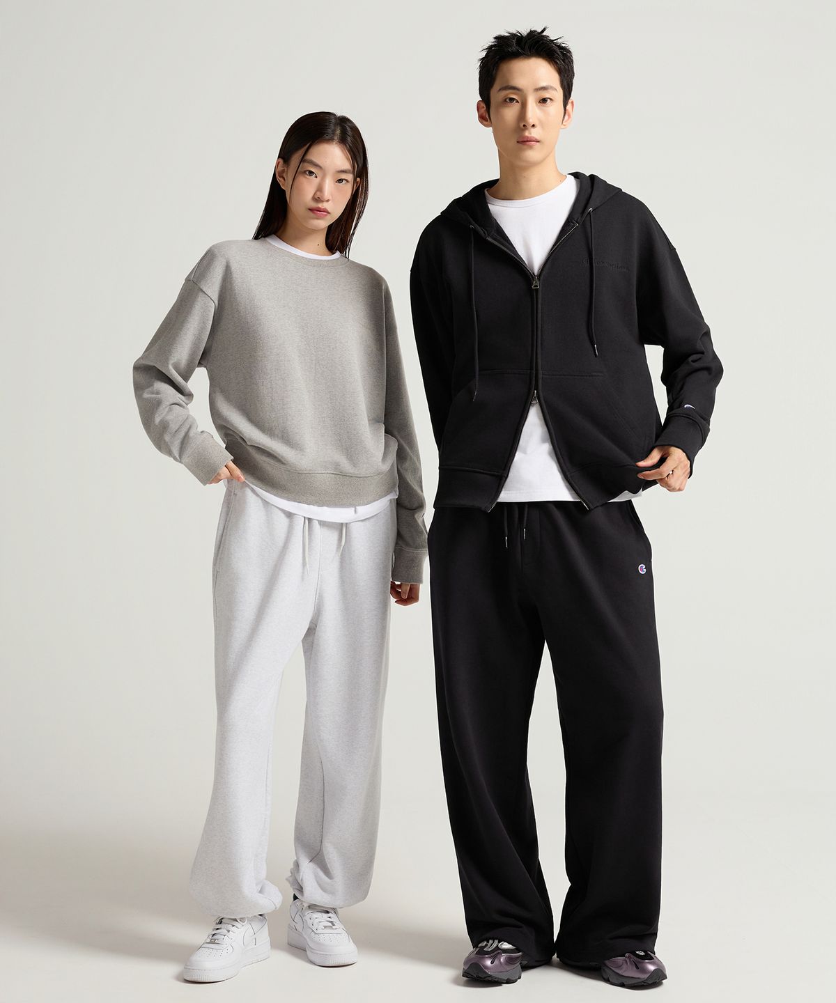 챔피온(CHAMPION) 스몰 로고 루즈핏 스웨트셔츠 Grey