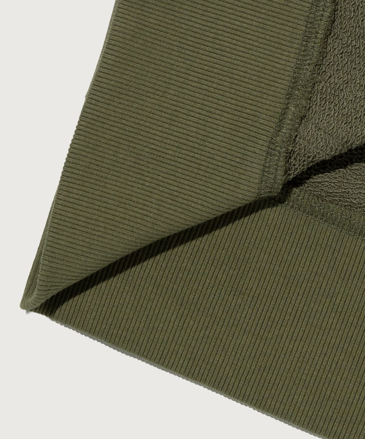 챔피온(CHAMPION) 스몰 로고 루즈핏 스웨트셔츠 Khaki