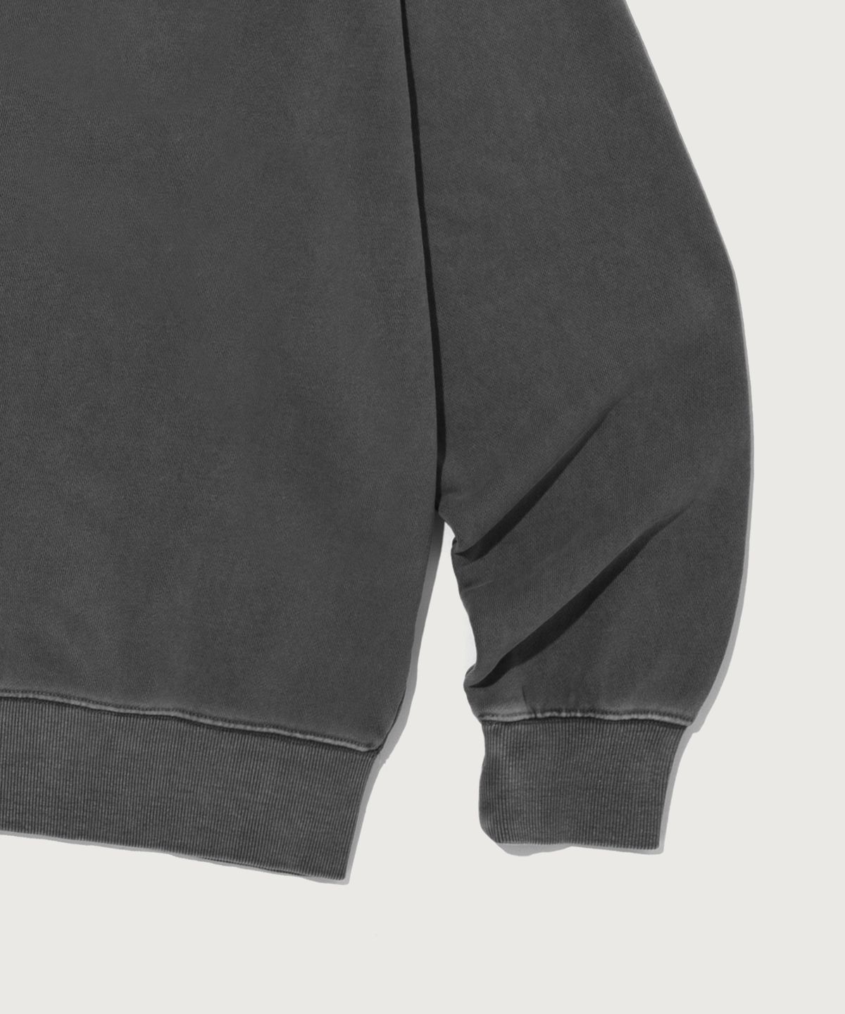 챔피온(CHAMPION) C로고 피그먼트 오버핏 스웨트셔츠 Charcoal