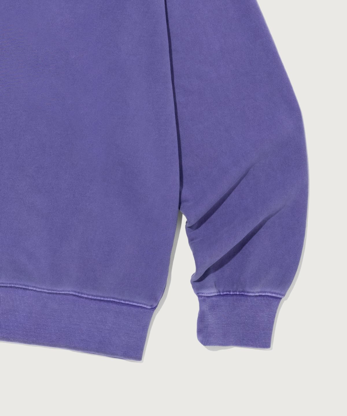 챔피온(CHAMPION) C로고 피그먼트 오버핏 스웨트셔츠 Purple
