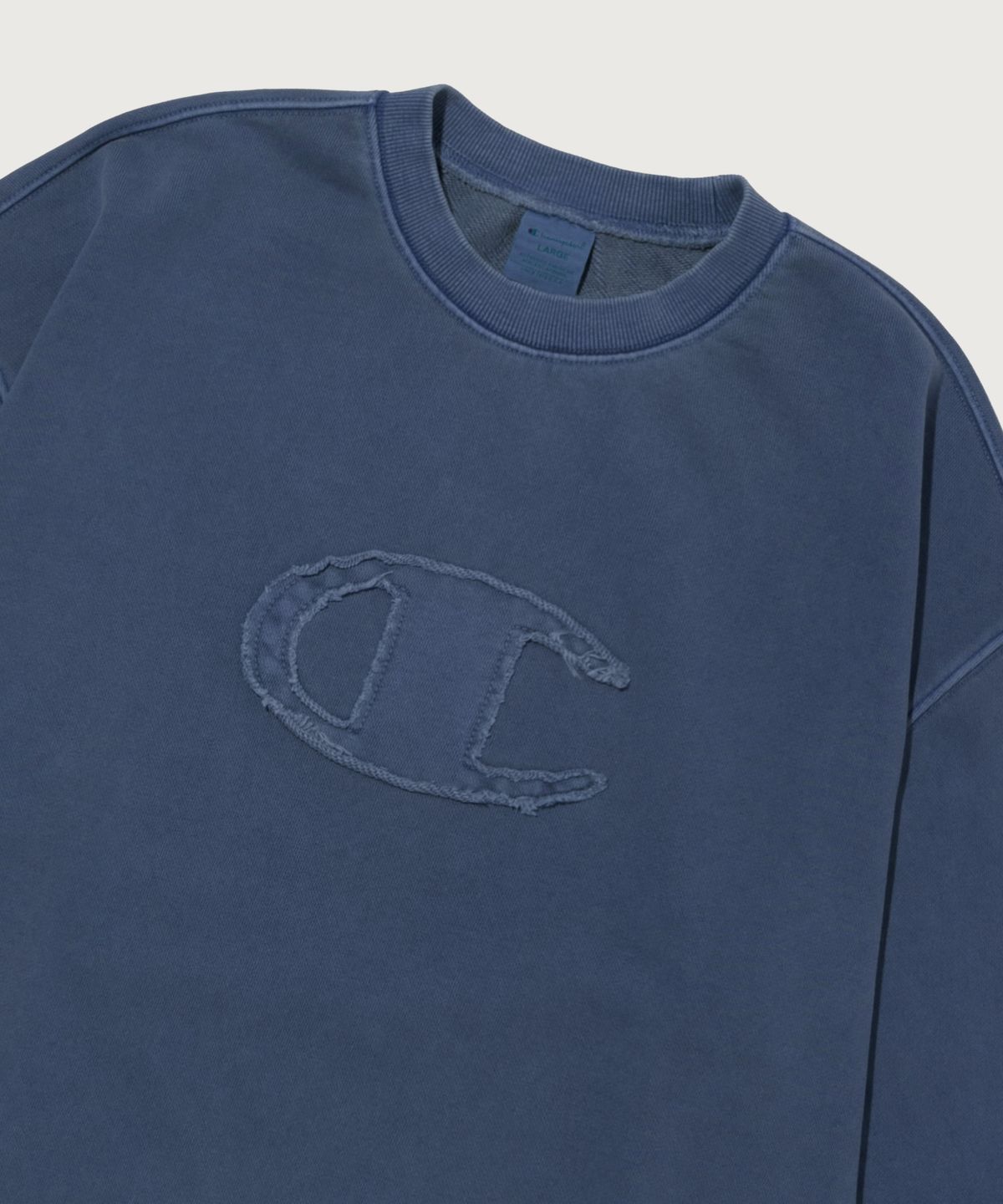 챔피온(CHAMPION) C로고 피그먼트 오버핏 스웨트셔츠 Blue