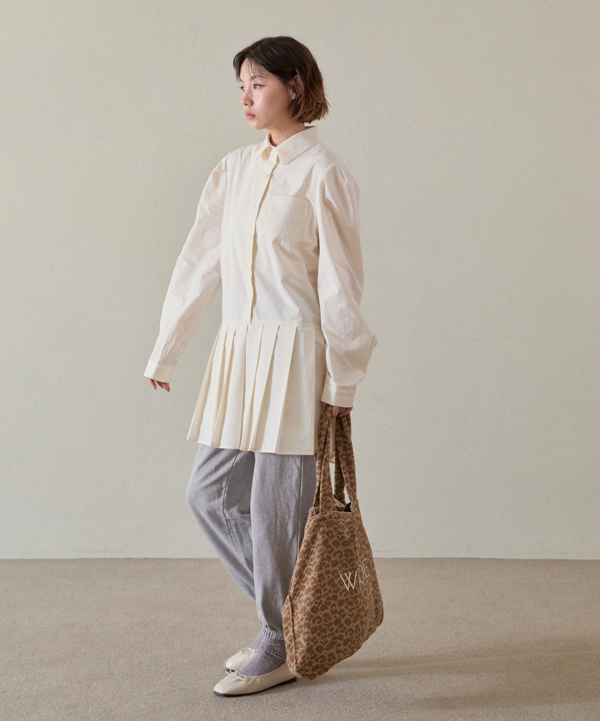 위오이(WIOE) Leopard Corduroy Bag_Beige