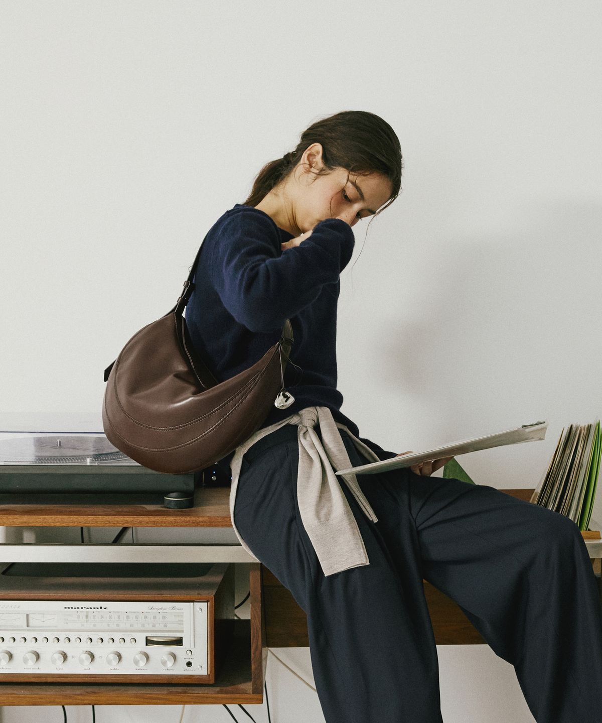 조에뜨(ZOEET) PEBBLE SHOULDER LEATHER BAG (ESPRESSO)