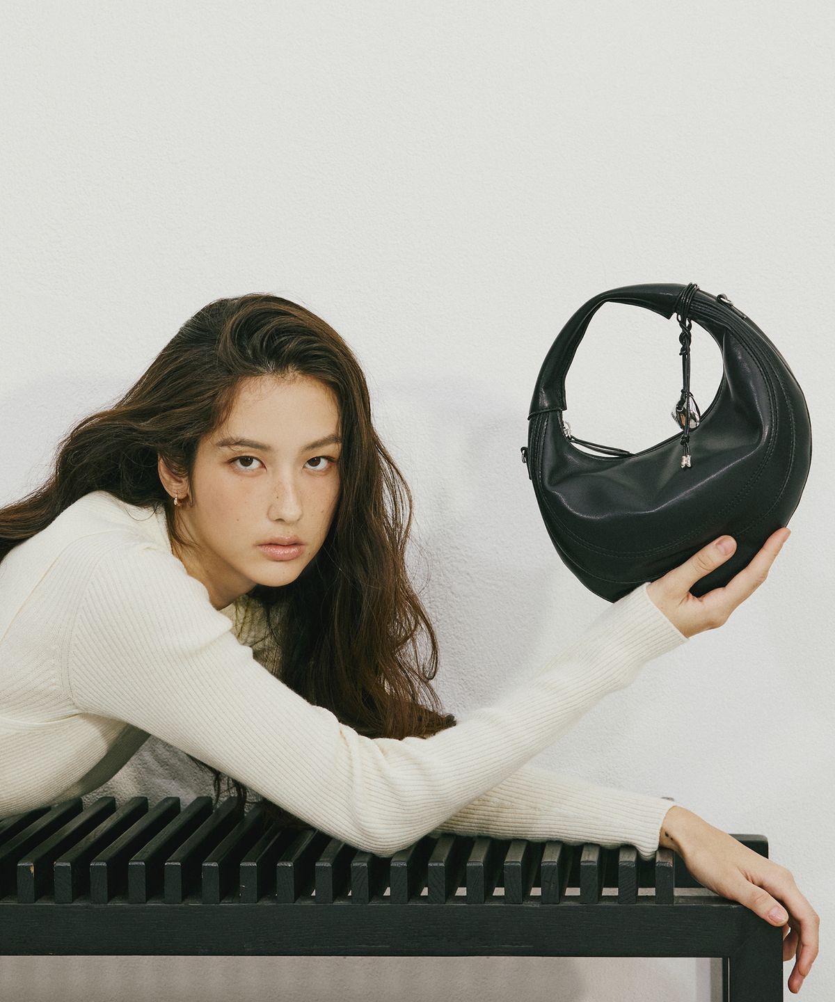 조에뜨(ZOEET) PEBBLE MINI TOTE LEATHER BAG (MIDNIGHT)