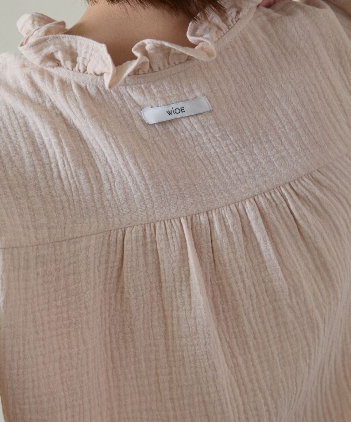 위오이(WIOE) Rachel Frill Blouse_Cream