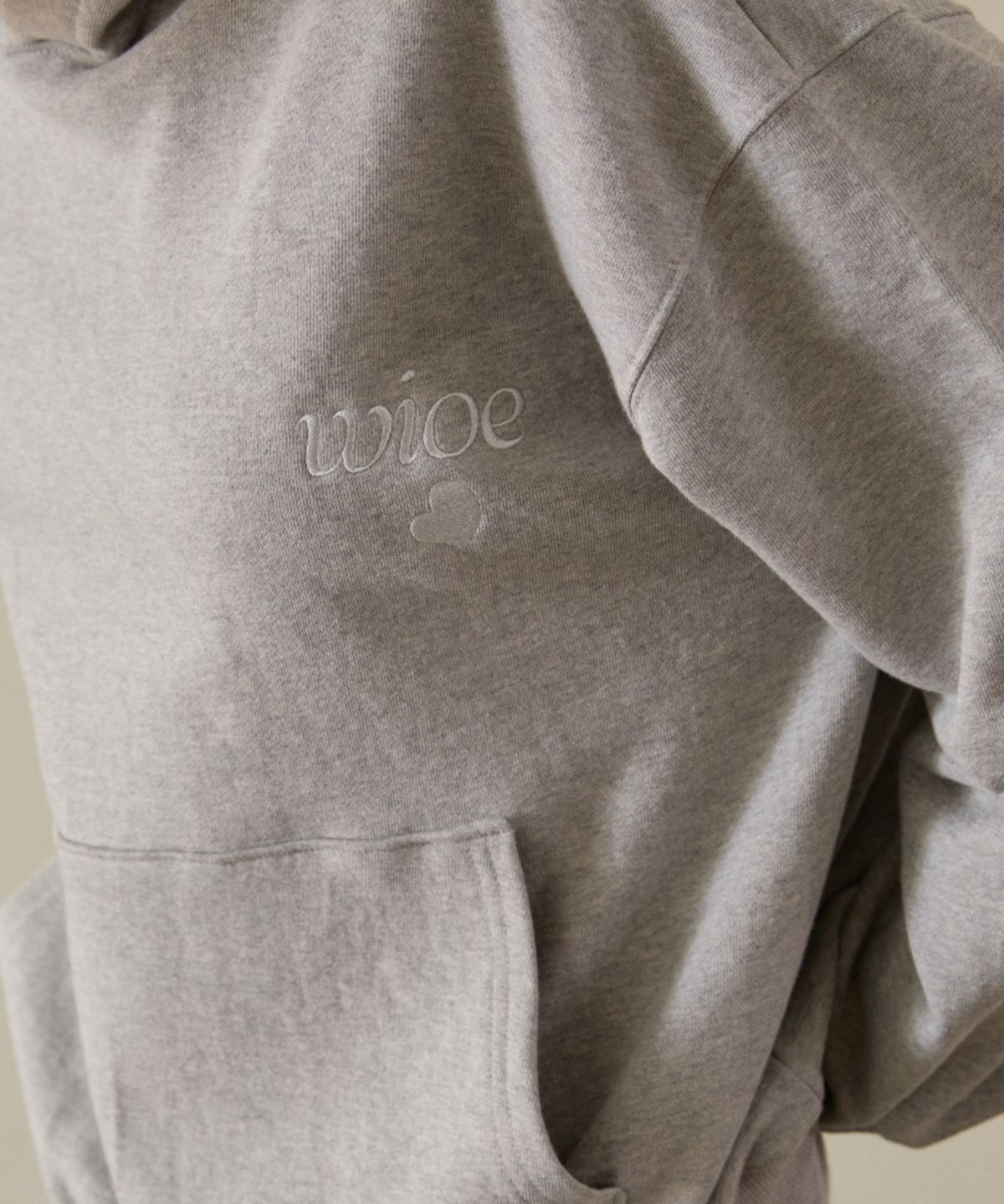위오이(WIOE) Wioe Heart Hoodie_Grey