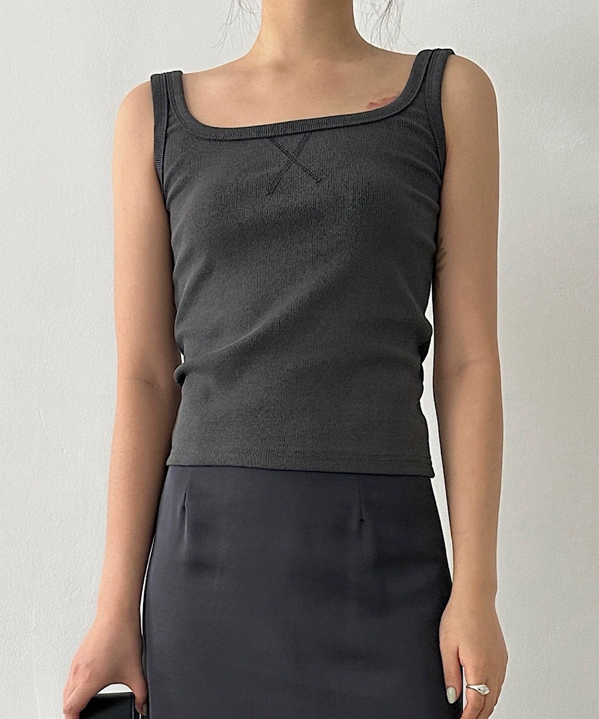 아포엠(APOEM) Ribbed Top – 2colors