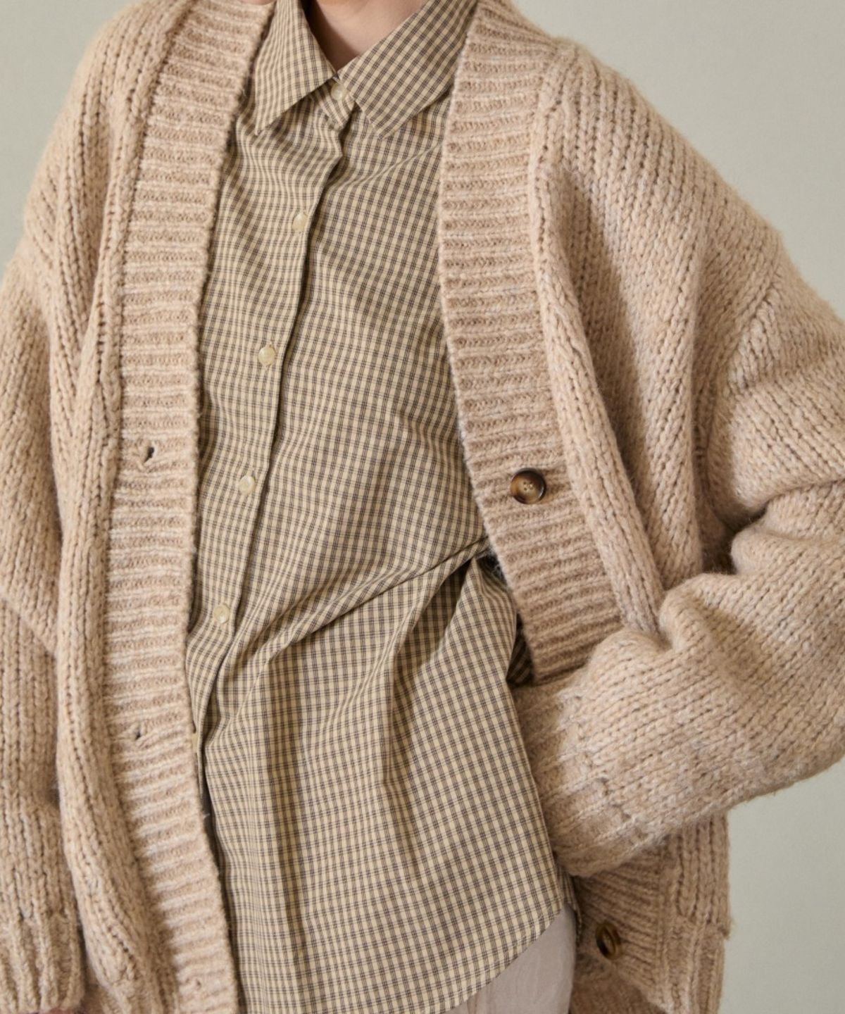 위오이(WIOE) Overfit Knit Cardigan_Beige