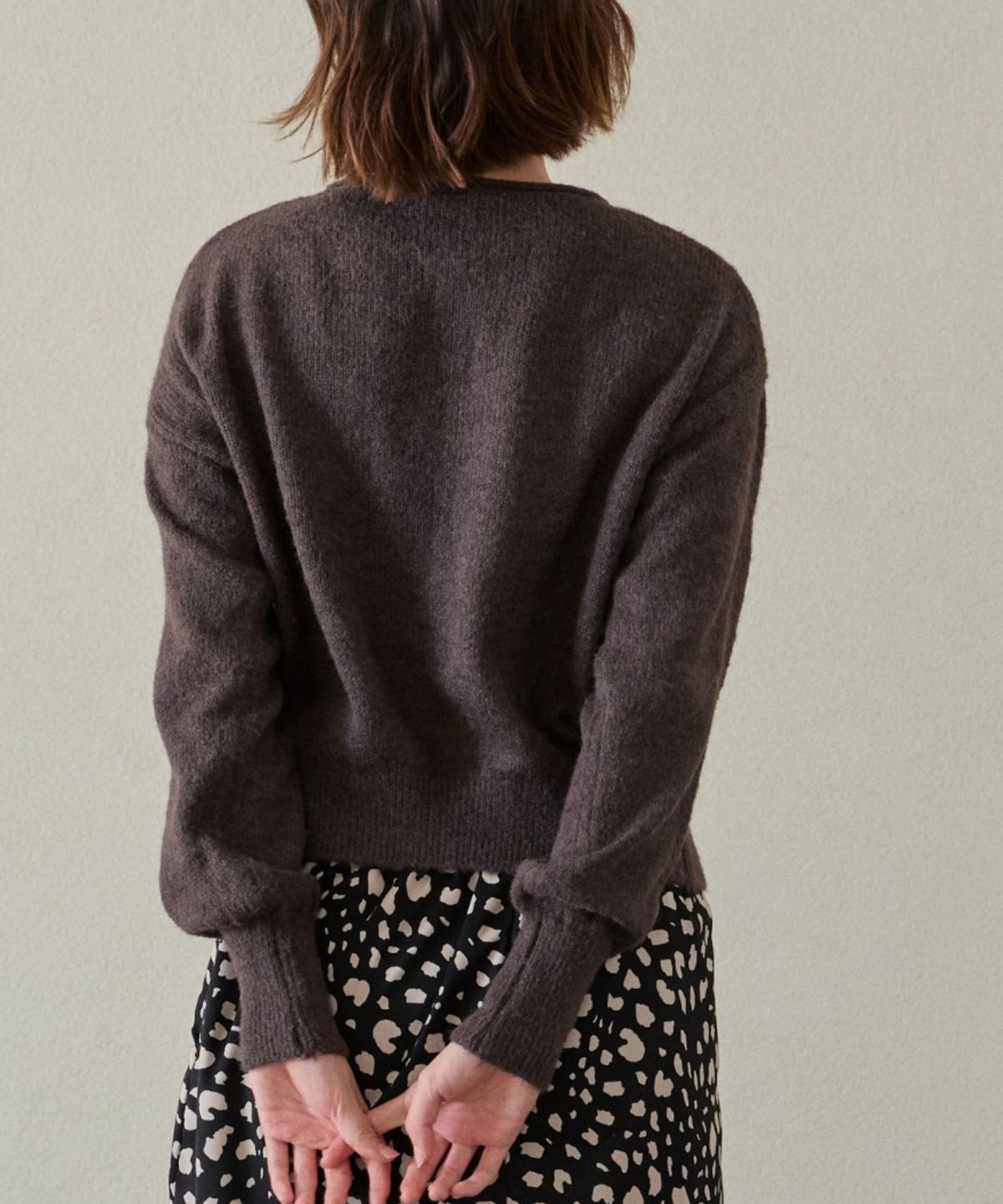 위오이(WIOE) Basic Round Knit Cardigan_Choco Brown