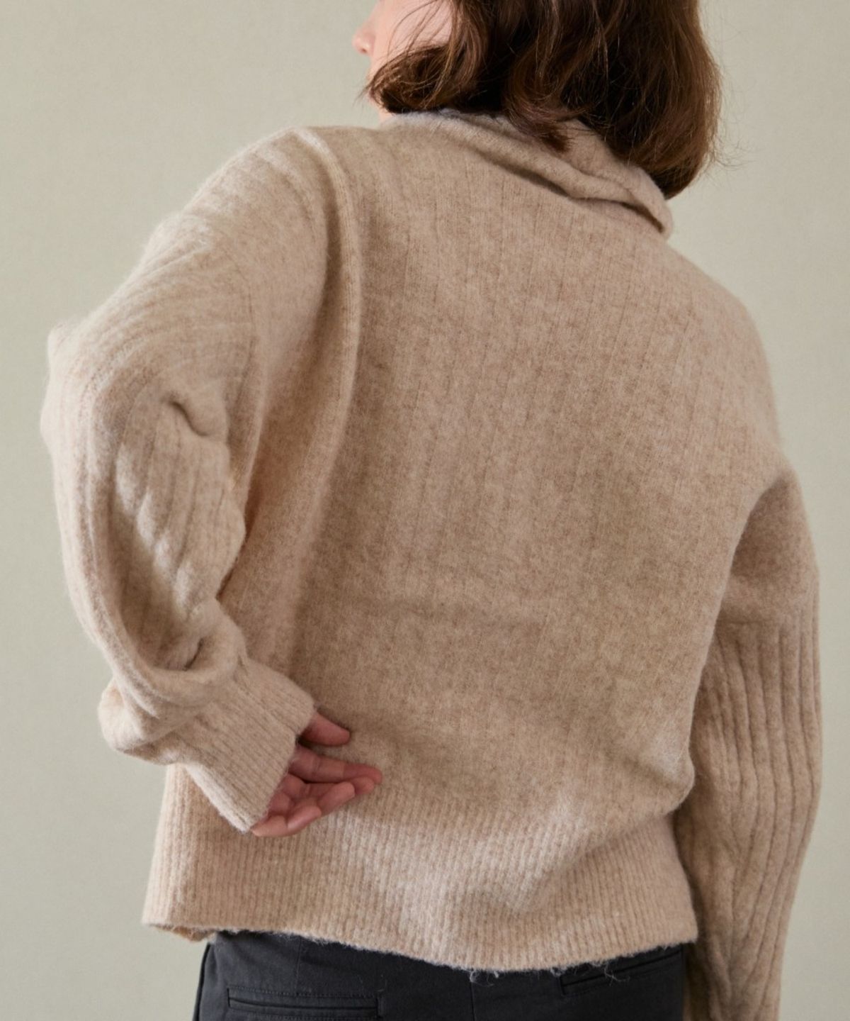 위오이(WIOE) High-neck Button Knit Cardigan_Oatmeal