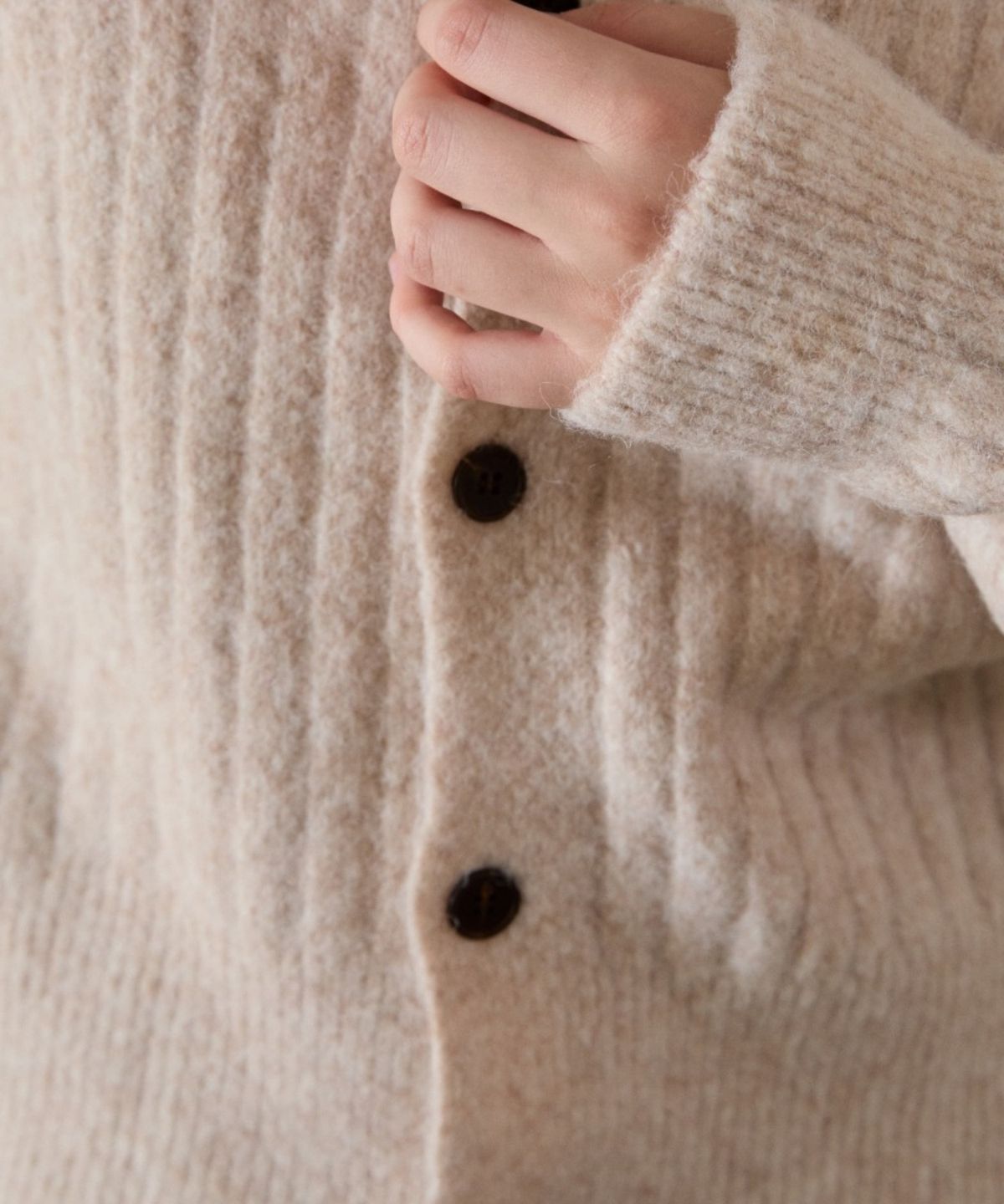위오이(WIOE) High-neck Button Knit Cardigan_Oatmeal