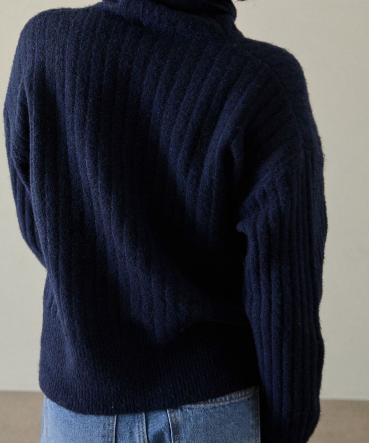 위오이(WIOE) High-neck Button Knit Cardigan_Navy