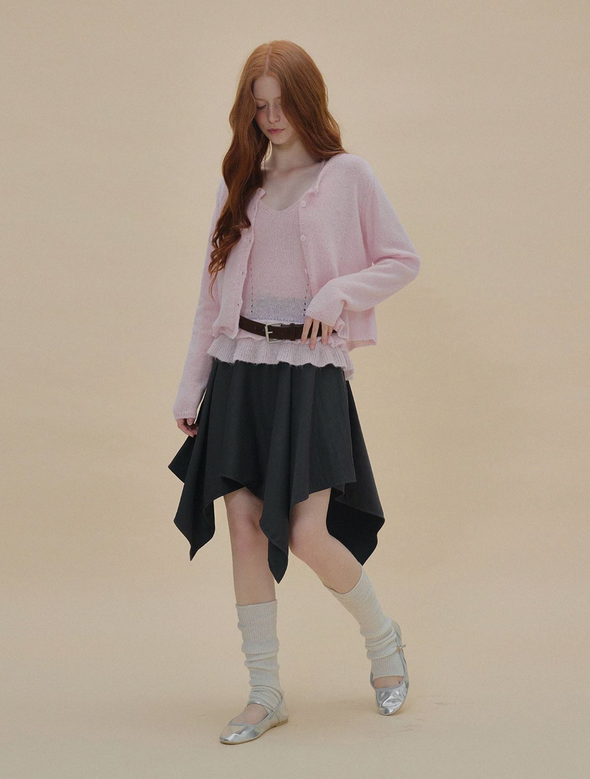 트위(TWEE) 앤블런 언발 플레어 스커트