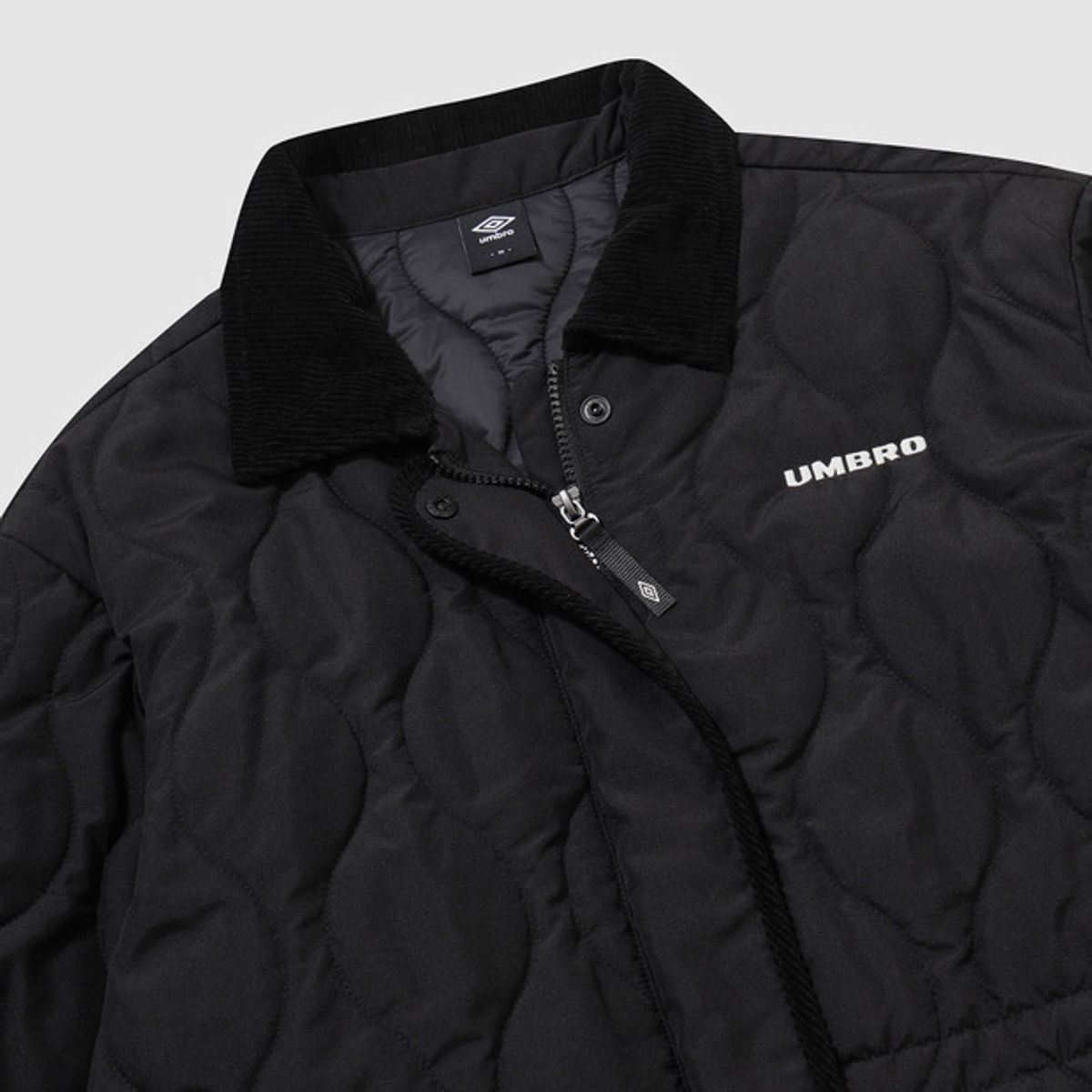 엄브로(UMBRO) 우먼스 카라형 중힙 패딩 자켓 블랙(UQ322CPJ94)