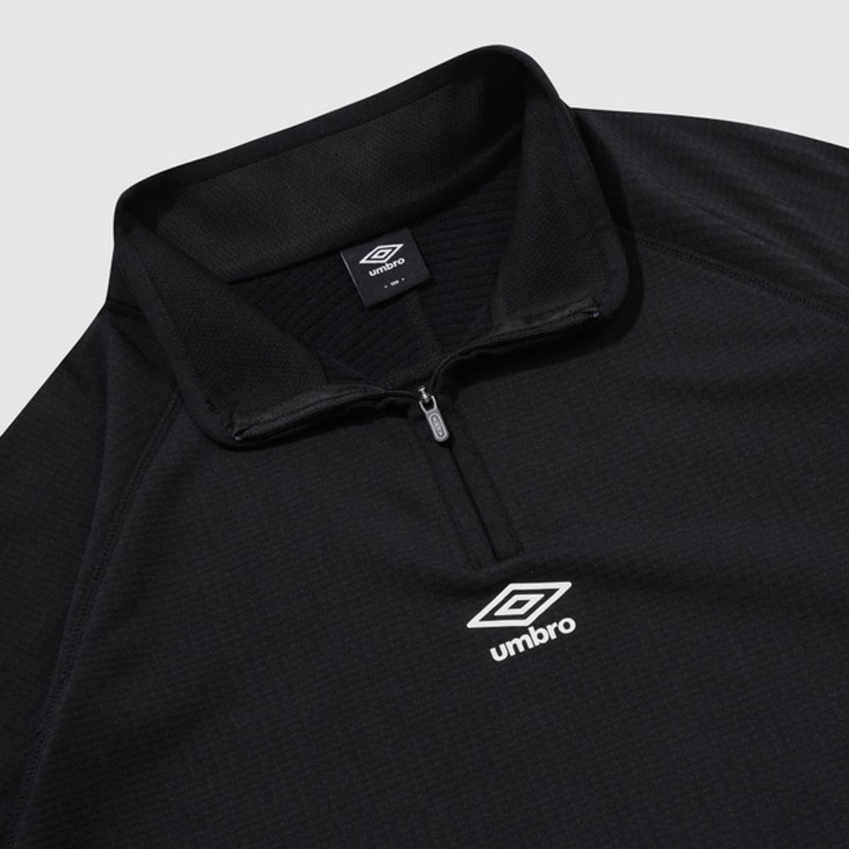 엄브로(UMBRO) 나이트런 그리드 플리스 하프 집업 블랙(UQ321SFS91)