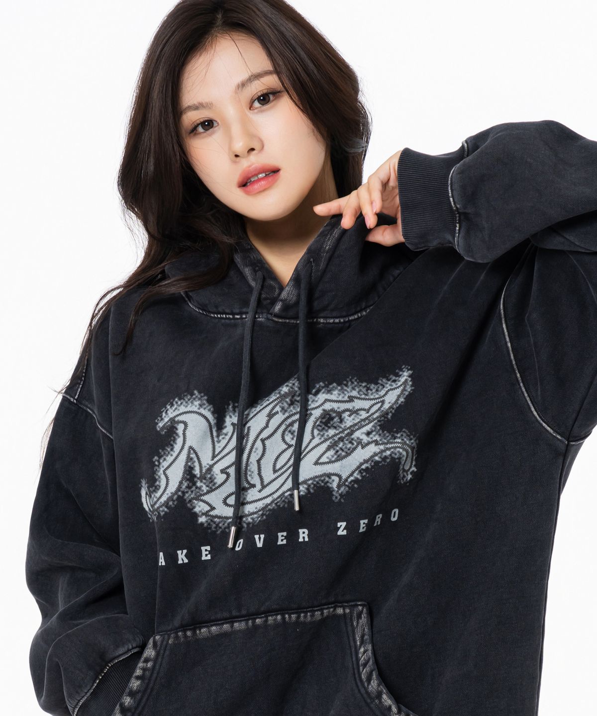 모즈모즈(MOZMOZ) 노이즈번 더티워싱 오버핏 기모 후드 블랙