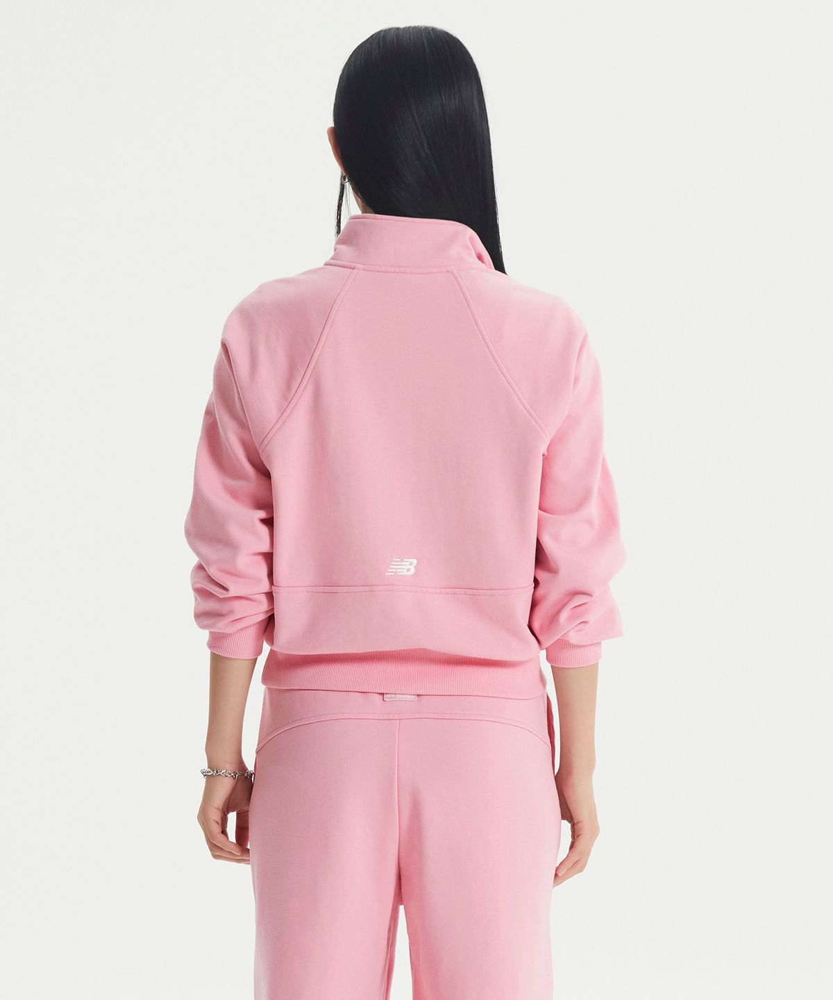 뉴발란스(NEW BALANCE) NBNCF4W922 / WOMEN 에센셜 세미크롭 반집업 (PINK)