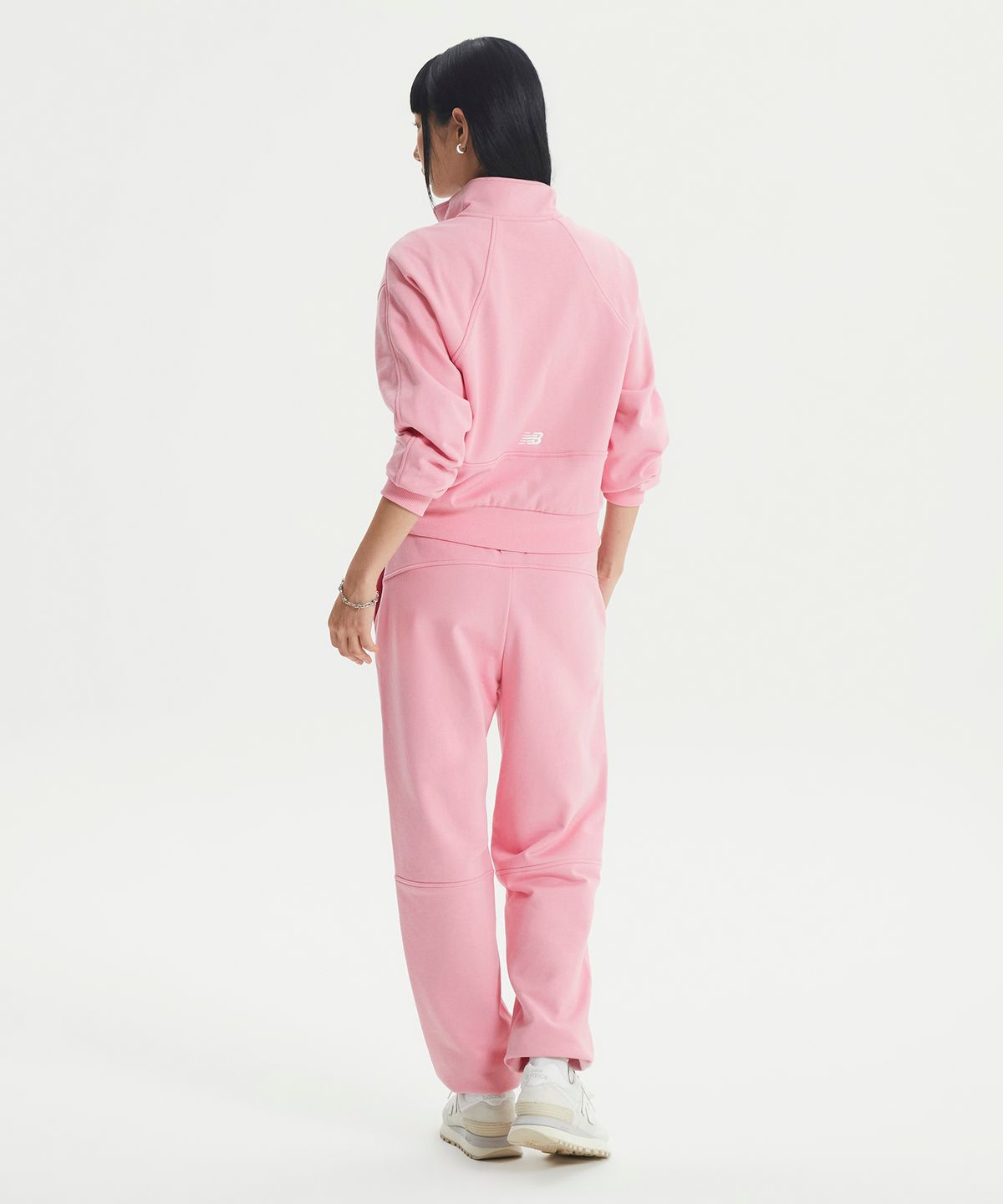 뉴발란스(NEW BALANCE) NBNCF4W922 / WOMEN 에센셜 세미크롭 반집업 (PINK)