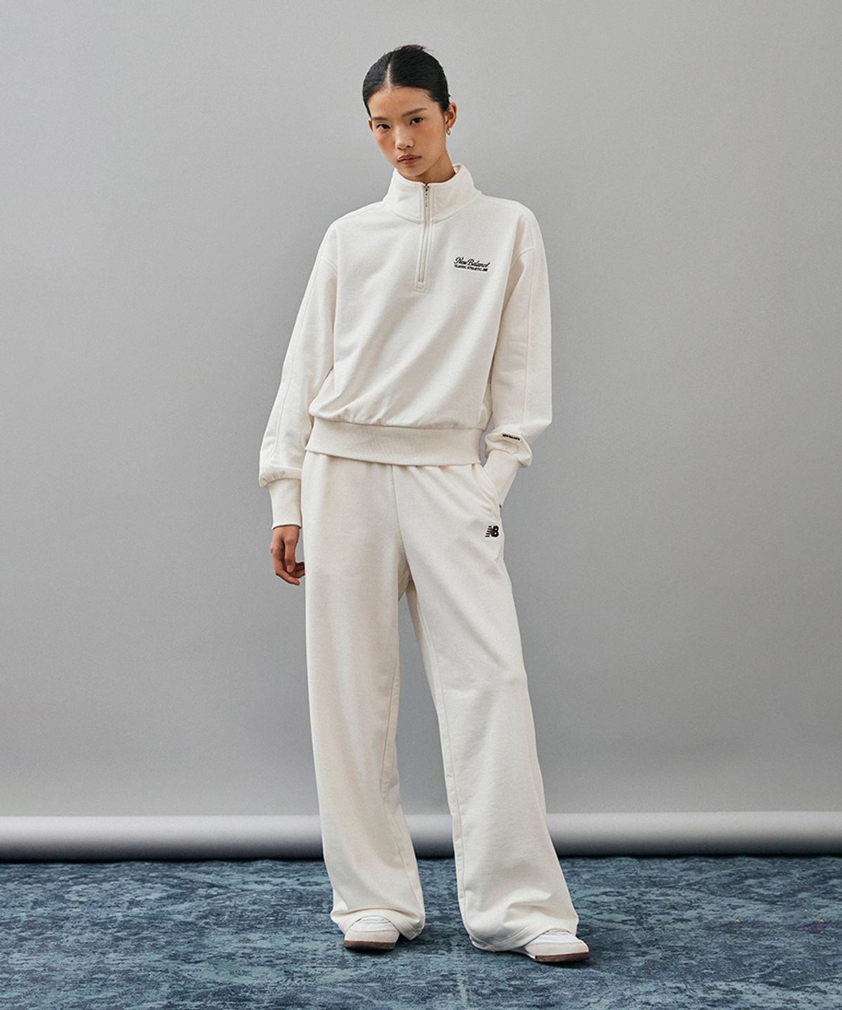뉴발란스(NEW BALANCE) NBNCF4W922 / WOMEN 에센셜 세미크롭 반집업 (CREAM)