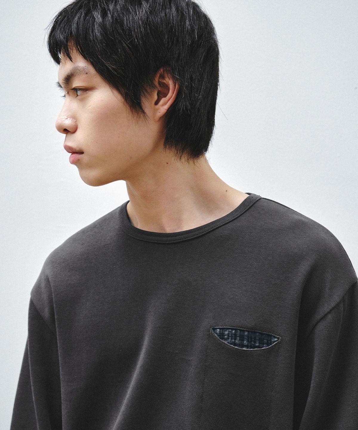 인템포무드(INTEMPOMOOD) 체크인 포켓 롱 슬리브_차콜