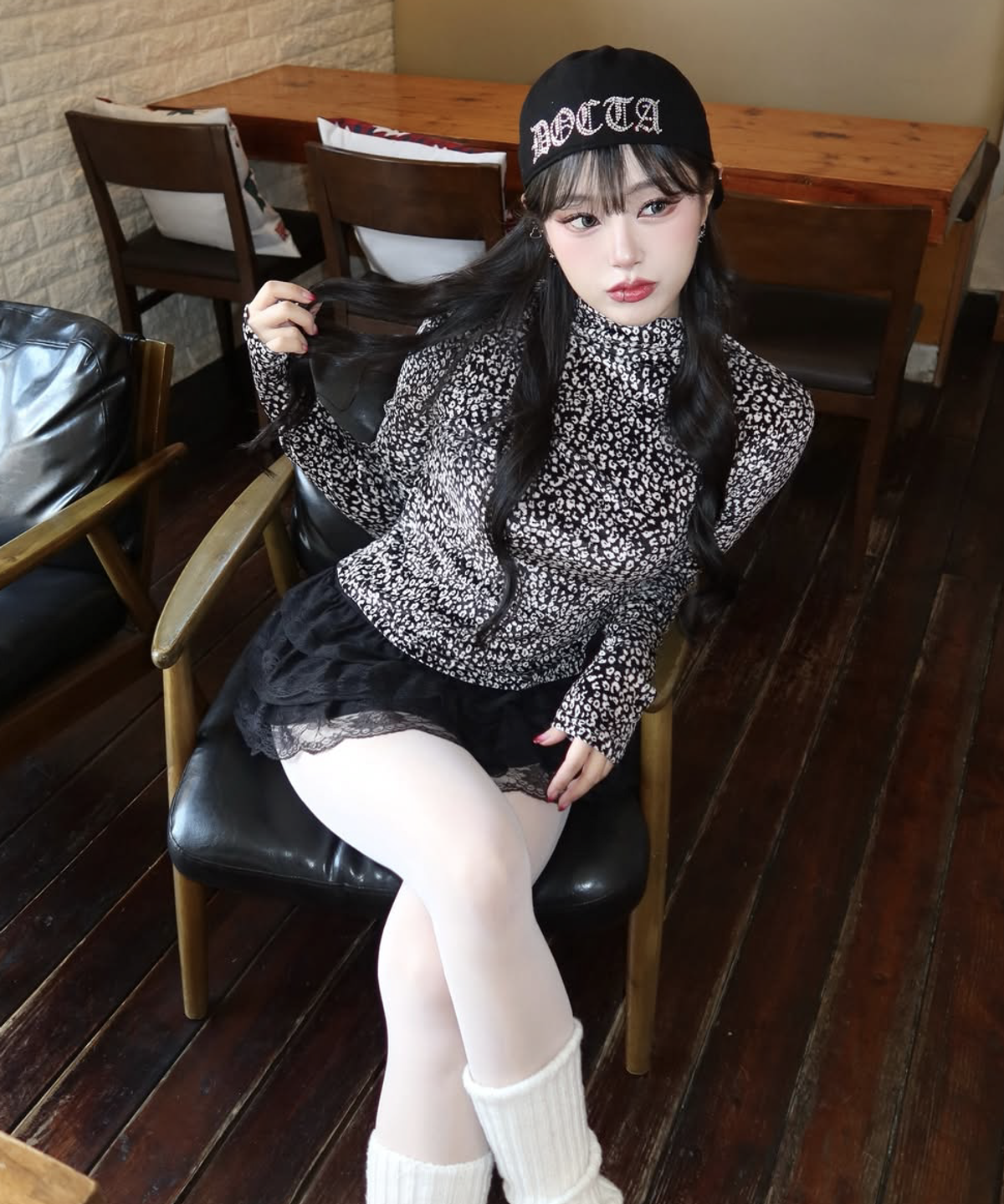 드마크(DEMARC) LEOPARD HIGH-NECK LONG SLEEVE TEE -  black