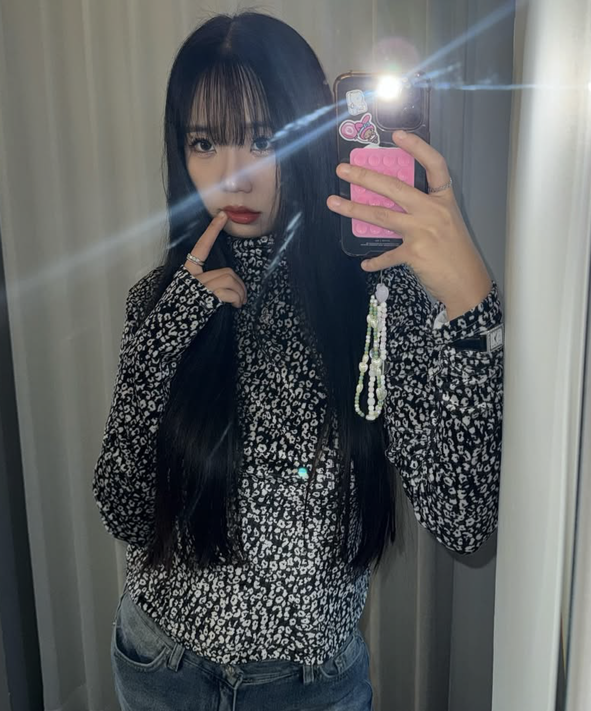 드마크(DEMARC) LEOPARD HIGH-NECK LONG SLEEVE TEE -  black