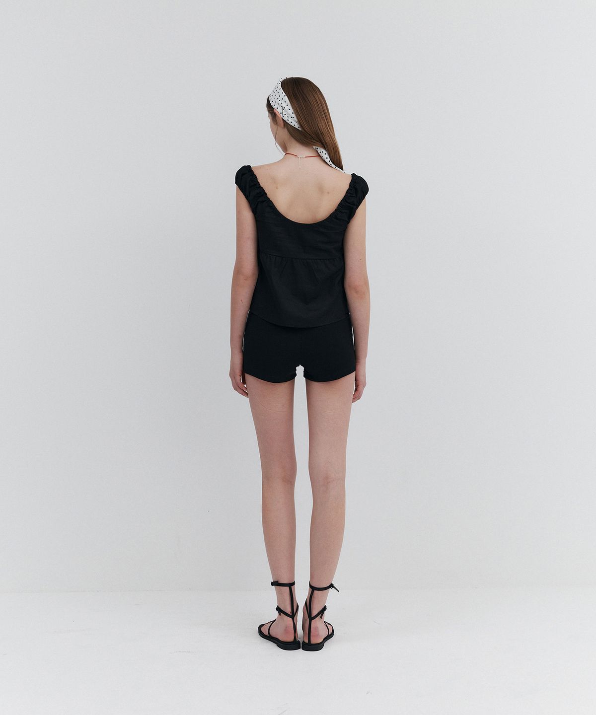 우네(OONE) Lace-Up Shirring Blouse_Black