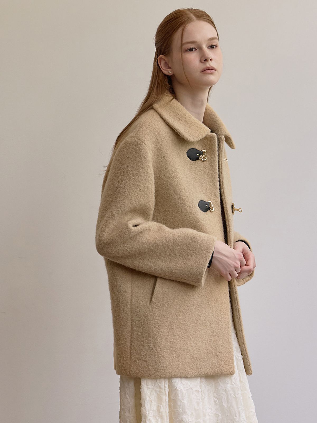 비뮤즈맨션(BEMUSE MANSION) Clasp half coat - Beige