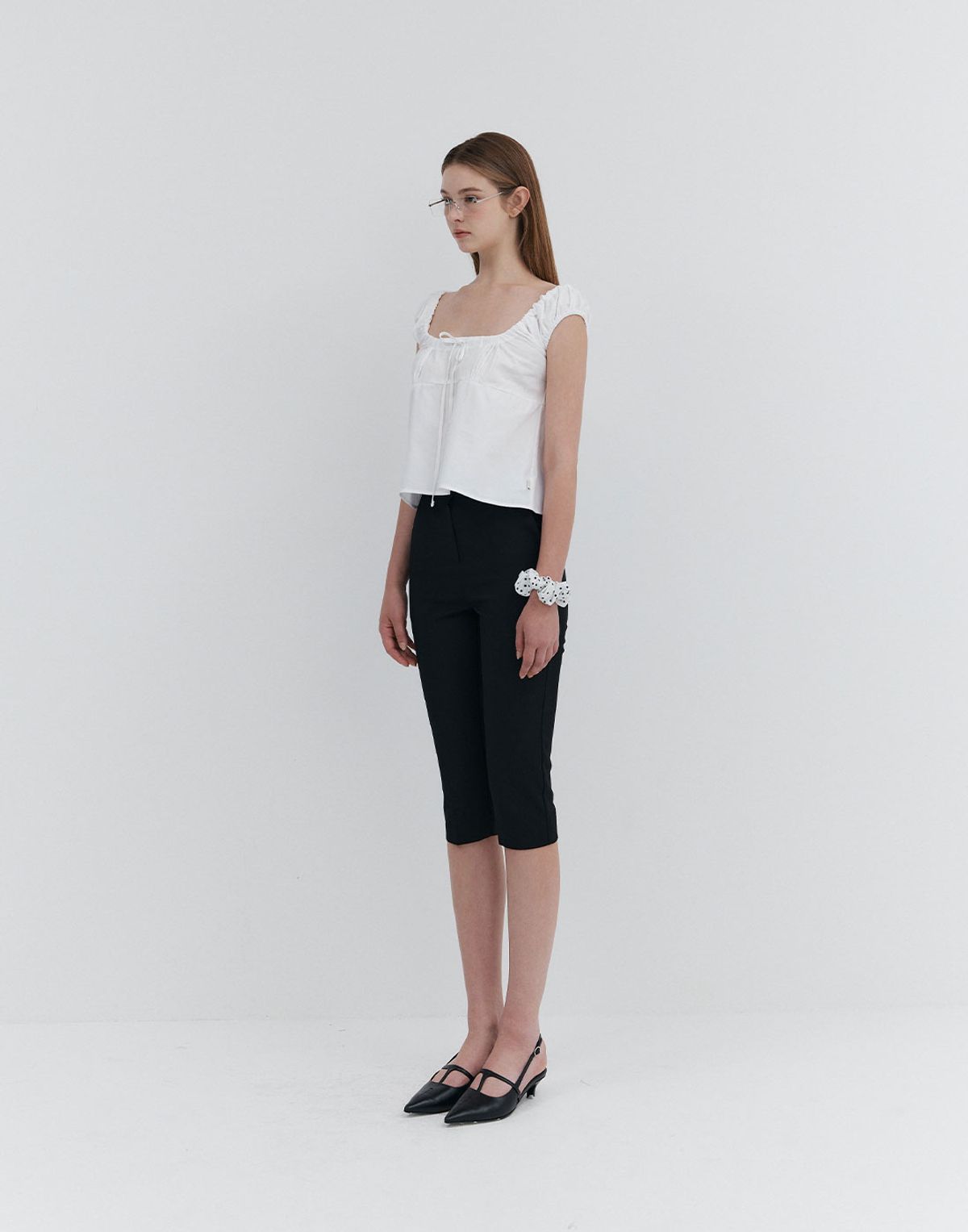 우네(OONE) Lace-Up Shirring Blouse_Ivory