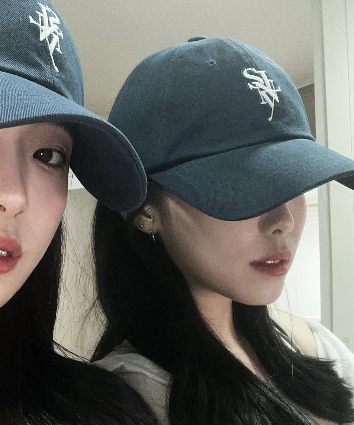 소이렌(SOYLEN) 세리프 레이어드 심볼 캡 (네이비)