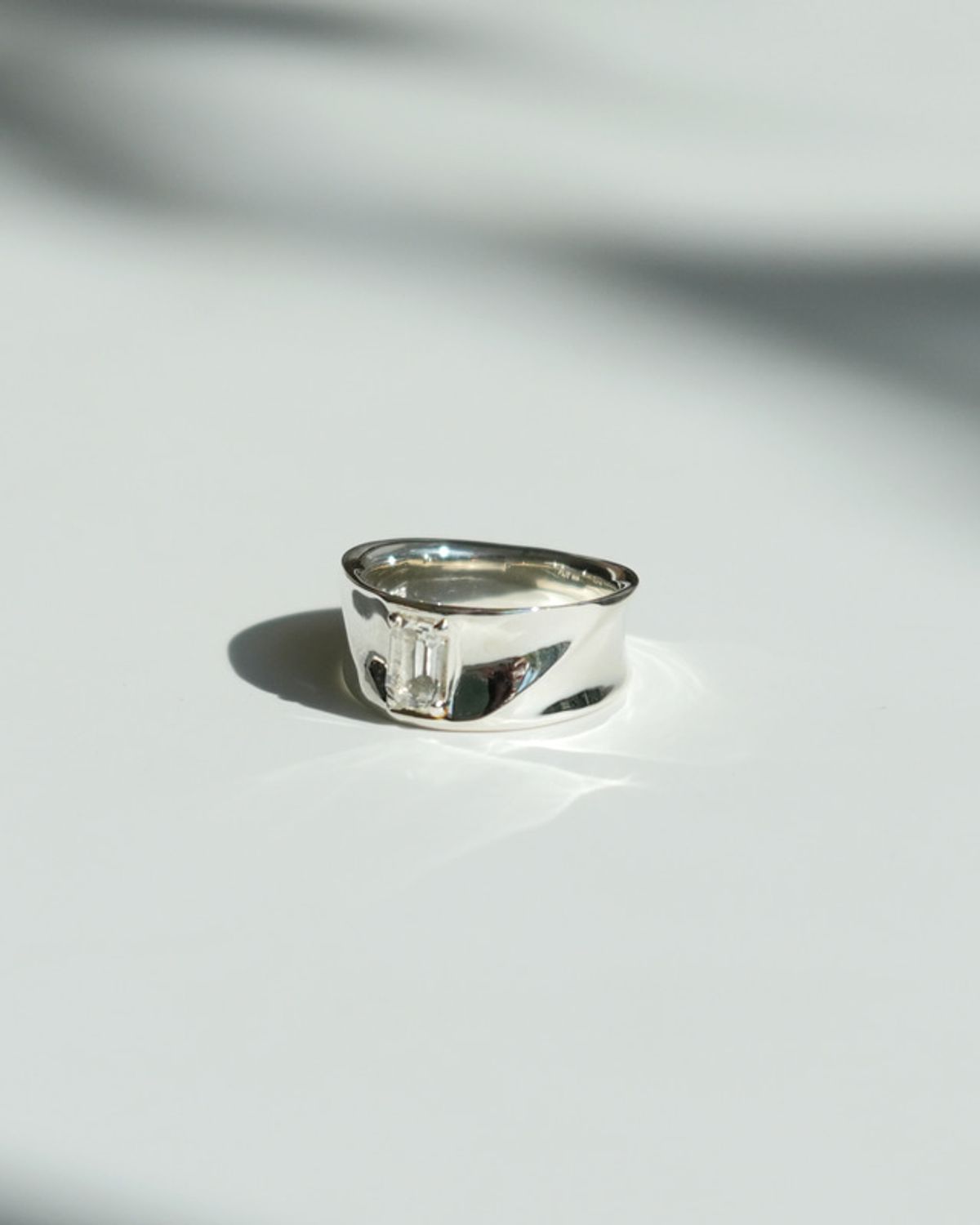 플릿(FLIT) SAND DUNE STONE RING (CLEAR QUARTZ)