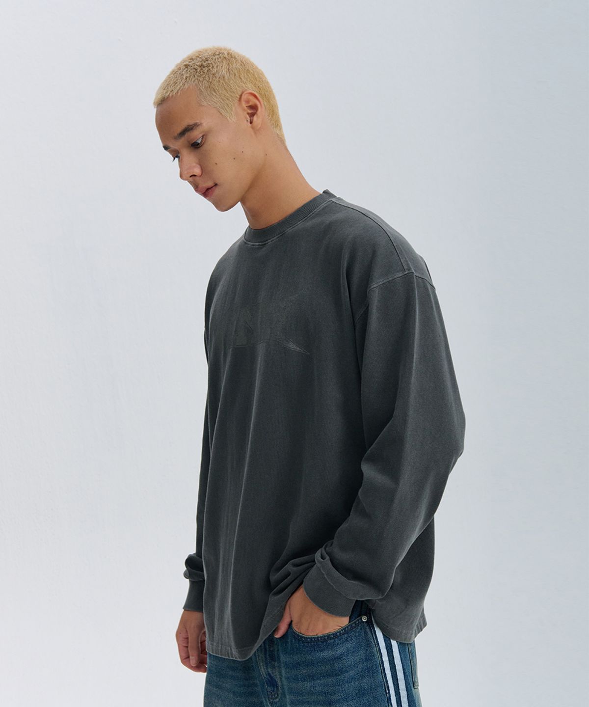 나인제트(NINEZ) 피그먼트 크랙 긴팔 티셔츠 (2color)