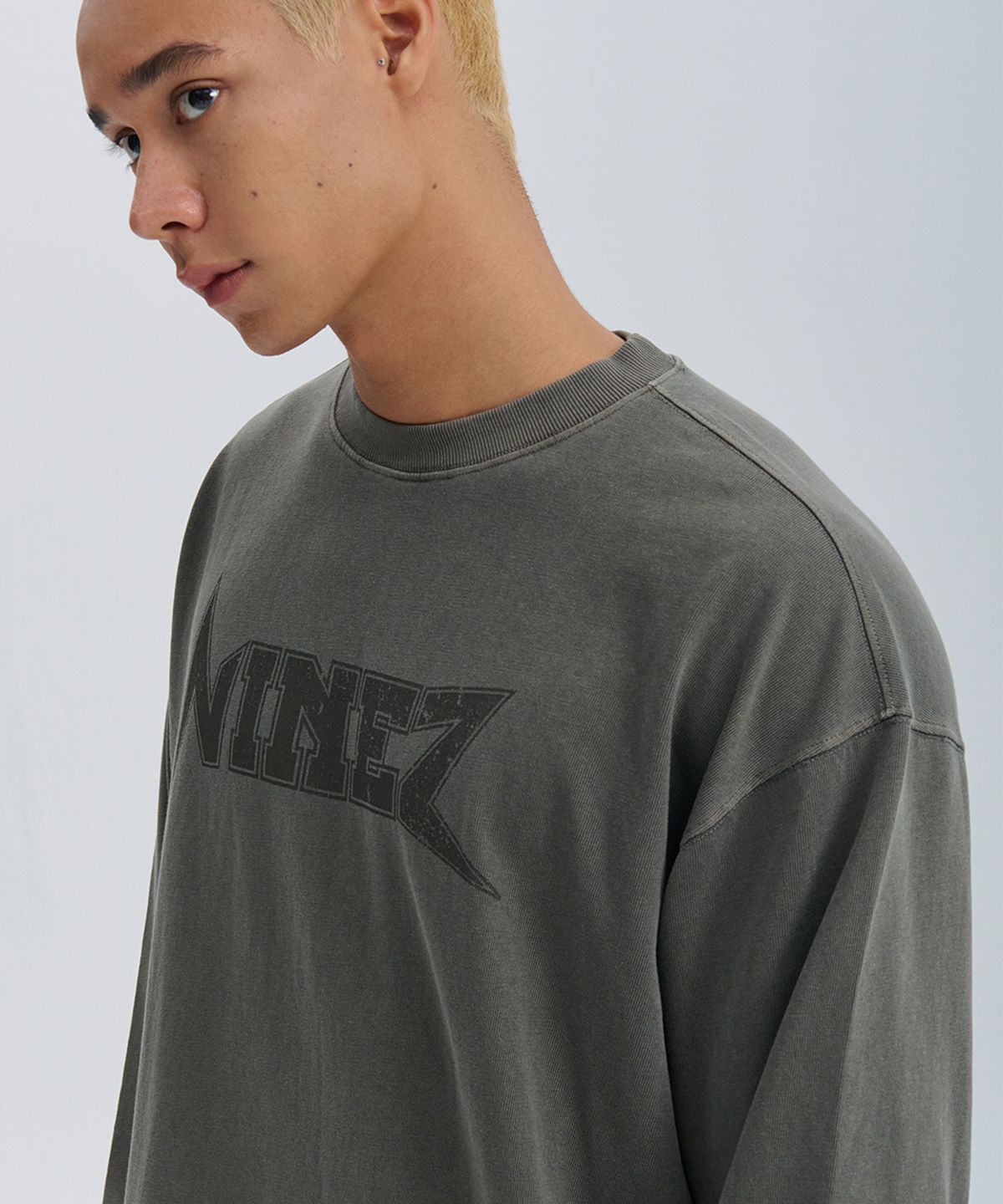 나인제트(NINEZ) 피그먼트 크랙 긴팔 티셔츠 (2color)