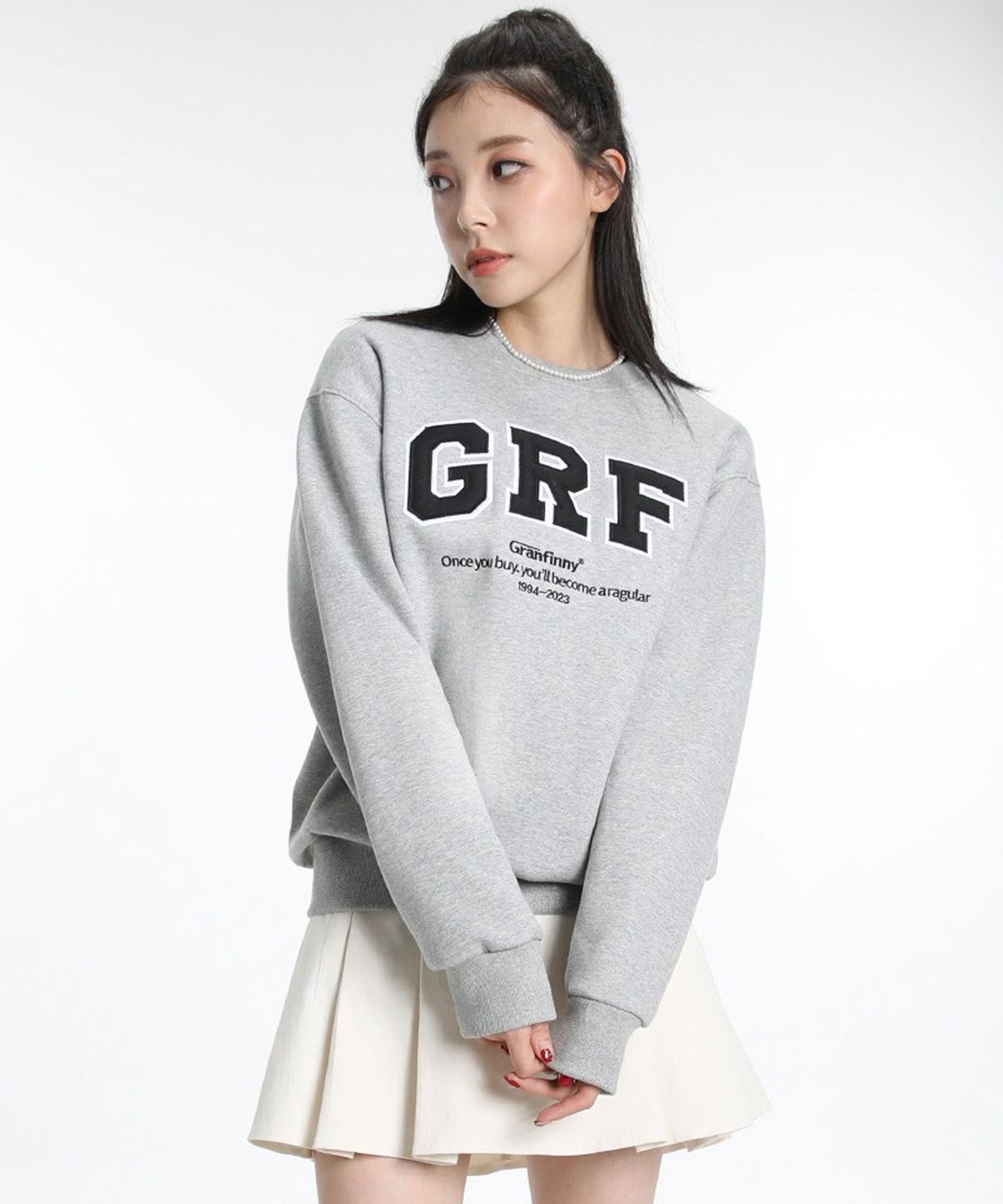 그랜피니(GRANFINNY) GRF 엠보자수 맨투맨-멜란지